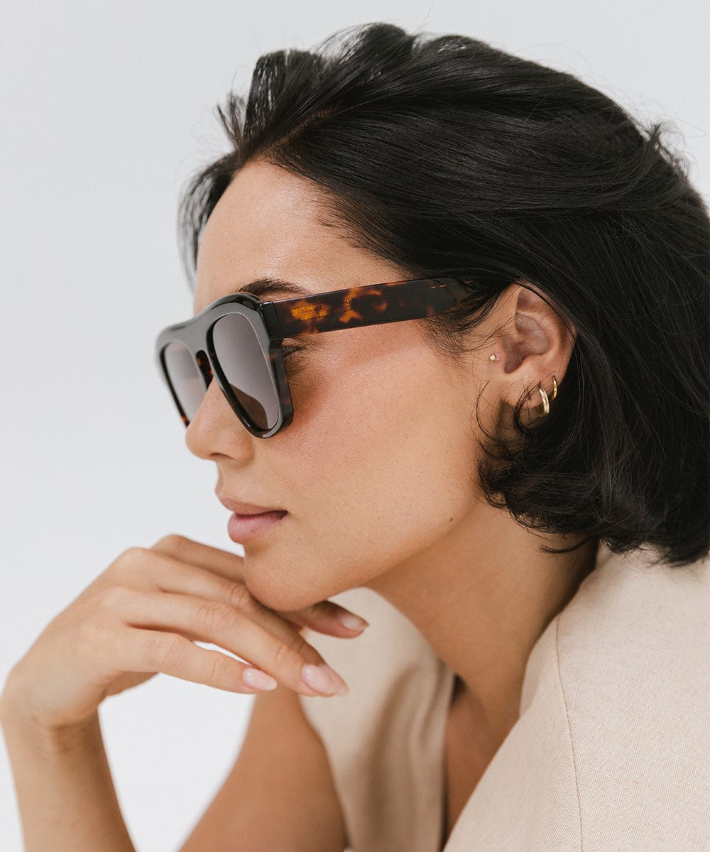Val Wayfarer Sunglasses - Classic Polarized UV Protection for Men & Women - Perfect for Driving, Travel, and Outdoor Activities