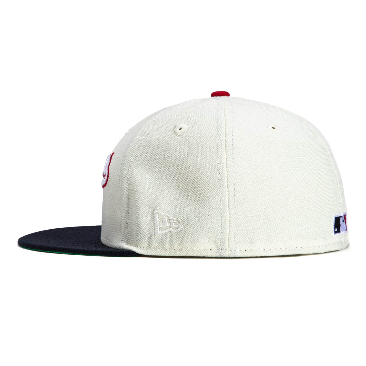New Era 59Fifty Cleveland Guardians 1995 World Series Patch Script Baseball Cap - White, Navy, Red Snapback Hat for MLB Fans & Sports Enthusiasts - Perfect for Games, Collecting & Streetwear Fashion