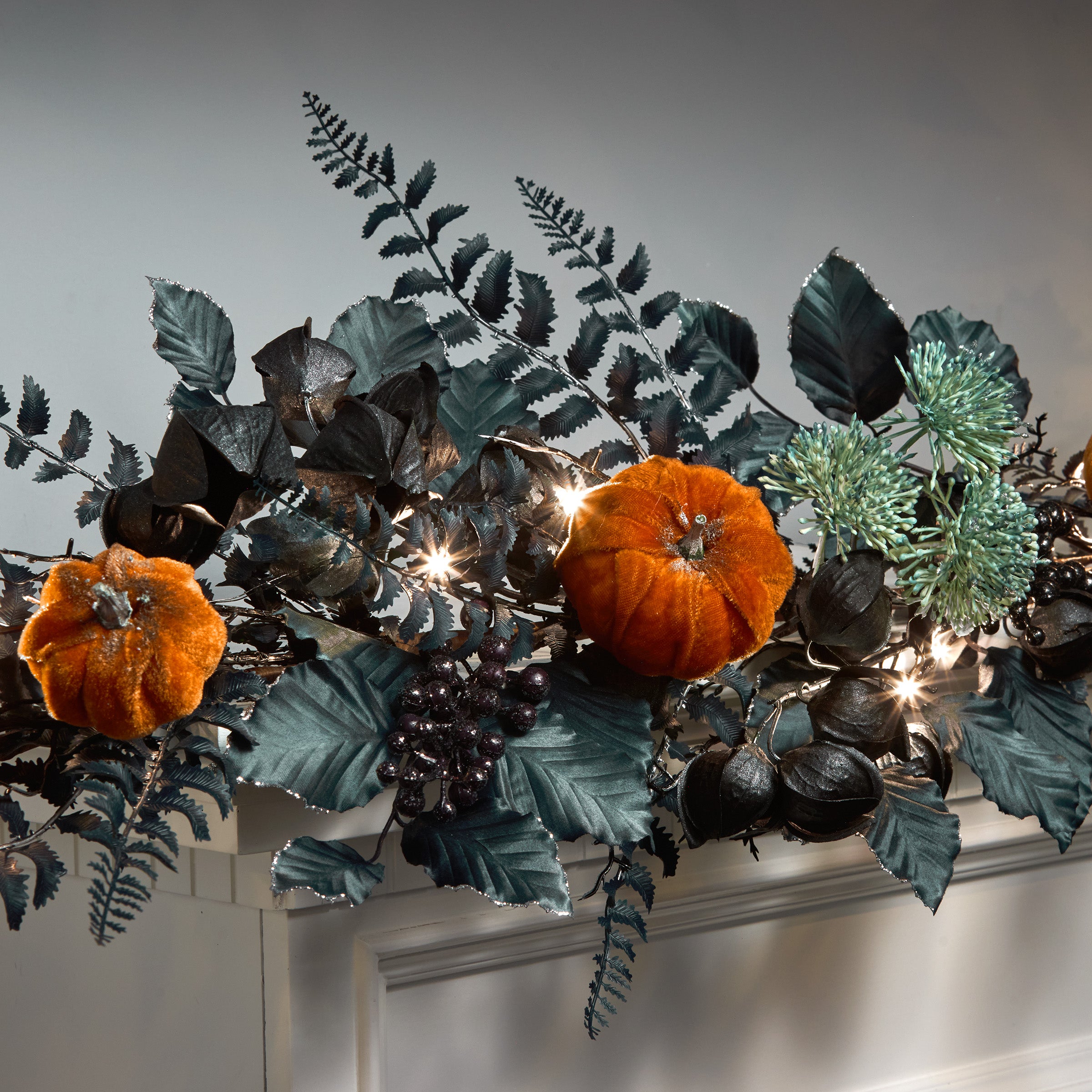 6 ft. Pre-Lit Halloween Garland with Pumpkins & LED Lights - Spooky Party Decor for Indoor/Outdoor Halloween Decorations