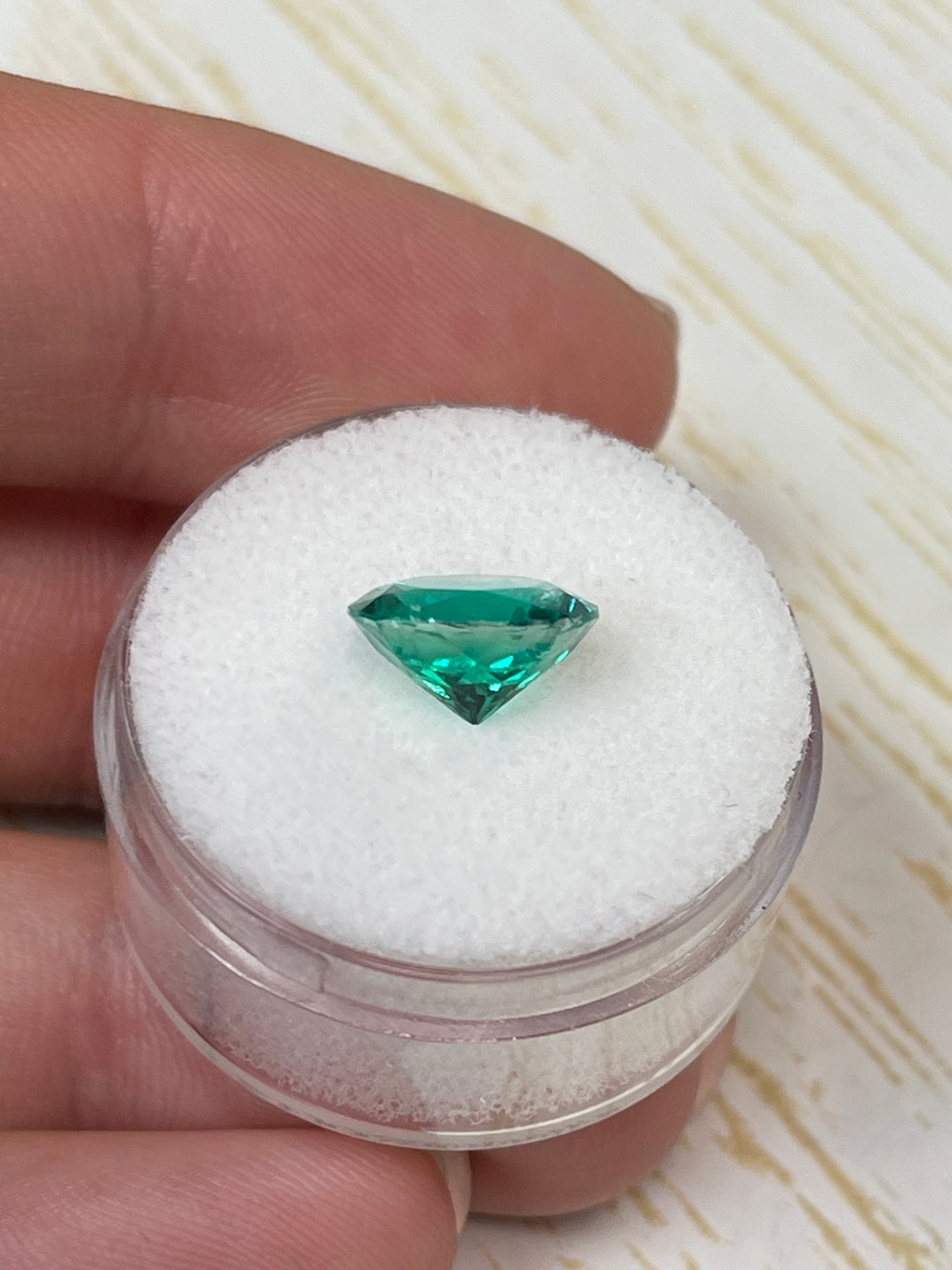 2.71 Carat 10x10mm AAA+ Colombian Emerald - Natural Round Loose Gemstone with Minor Oil Treatment | Perfect for Engagement Rings, Jewelry Making & Collector's Items