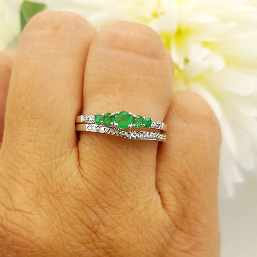 Dazzlingrock Collection 14K Solid White Gold Round Emerald & White Diamond Women's 5 Stone Bridal Engagement Ring Set with Matching Band - Perfect for Proposals, Anniversaries & Wedding Jewelry Gifts