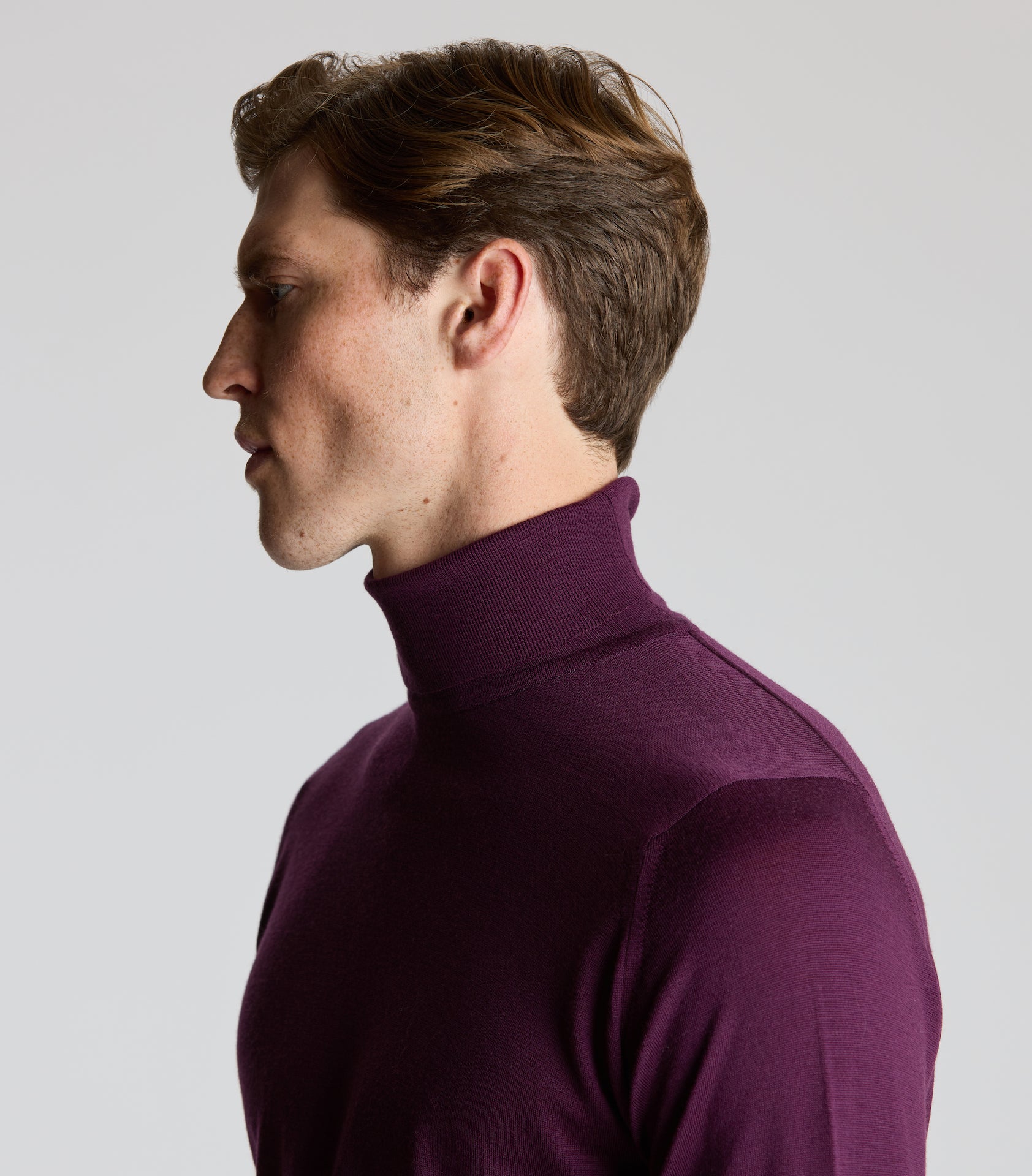 Premium Damson Merino Wool Roll Neck Sweater for Men & Women - Soft Warm Winter Knitwear for Outdoor Activities & Casual Wear