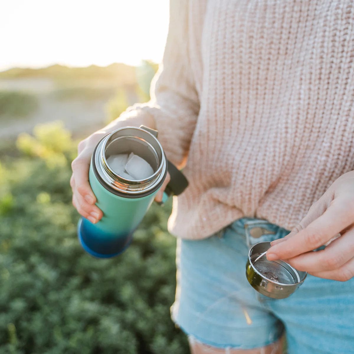 EcoVessel Boulder Triple Insulated Stainless Steel Water Bottle 24oz (709ml) - Keeps Drinks Hot & Cold for 24 Hours - Perfect for Hiking, Gym & Outdoor Activities