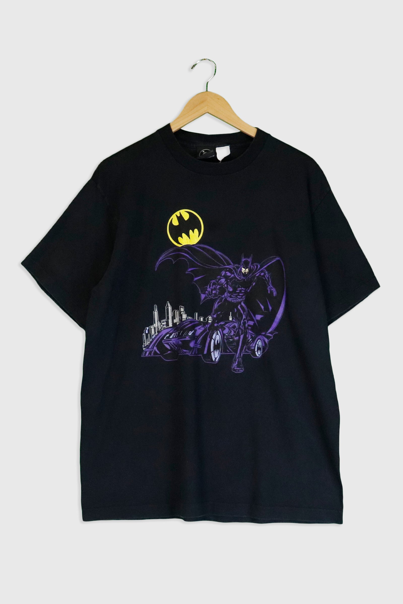 Vintage DC Comics Batman Bat Signal Graphic T-Shirt for Men - Size XL - Superhero Fan Gift & Casual Wear for Comic Con & Everyday Outfits