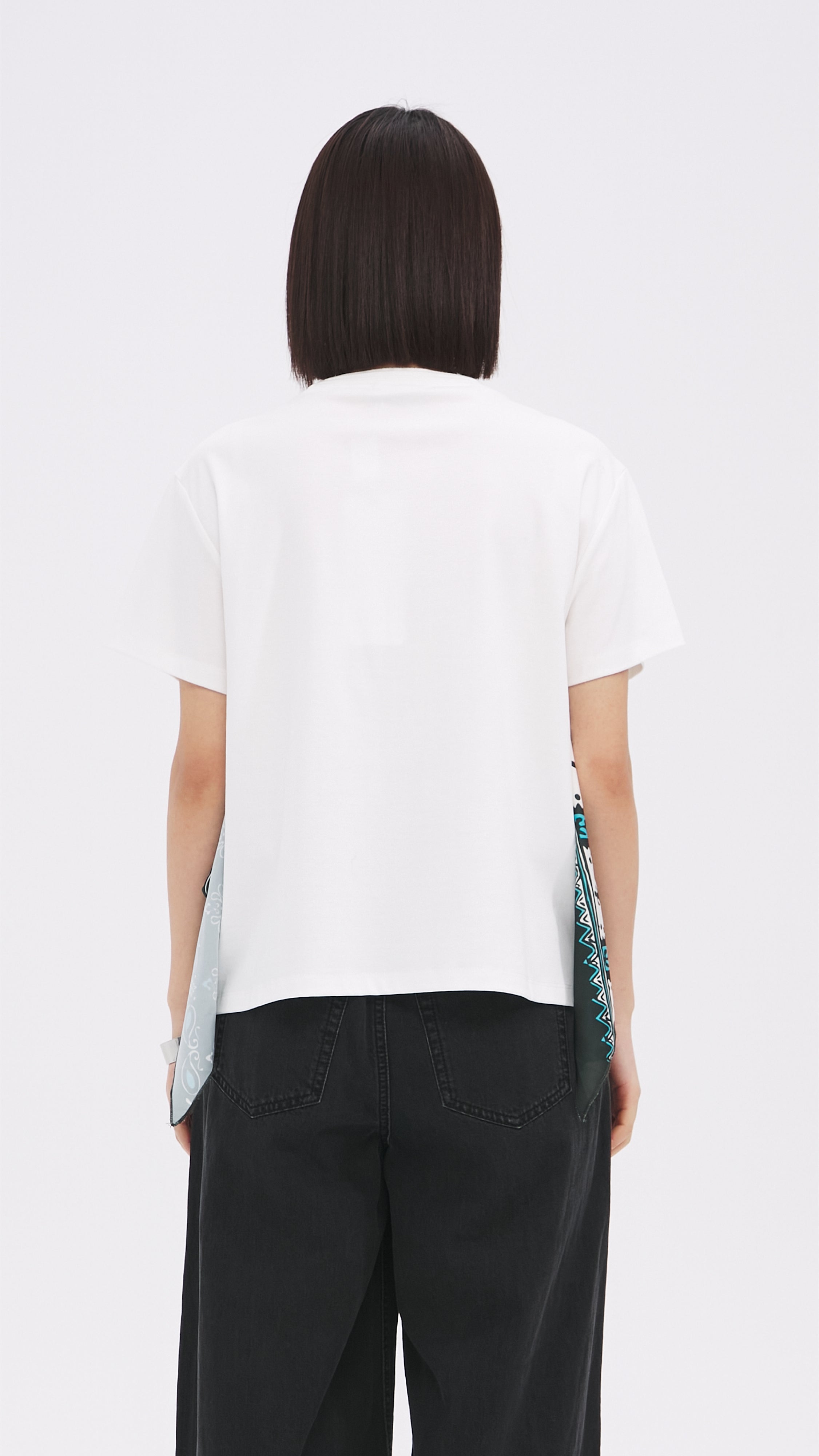 Stylish Scarf Print T-Shirt for Women - Trendy Floral Pattern Casual Tee - Perfect for Everyday Wear, Date Nights & Office Outfits