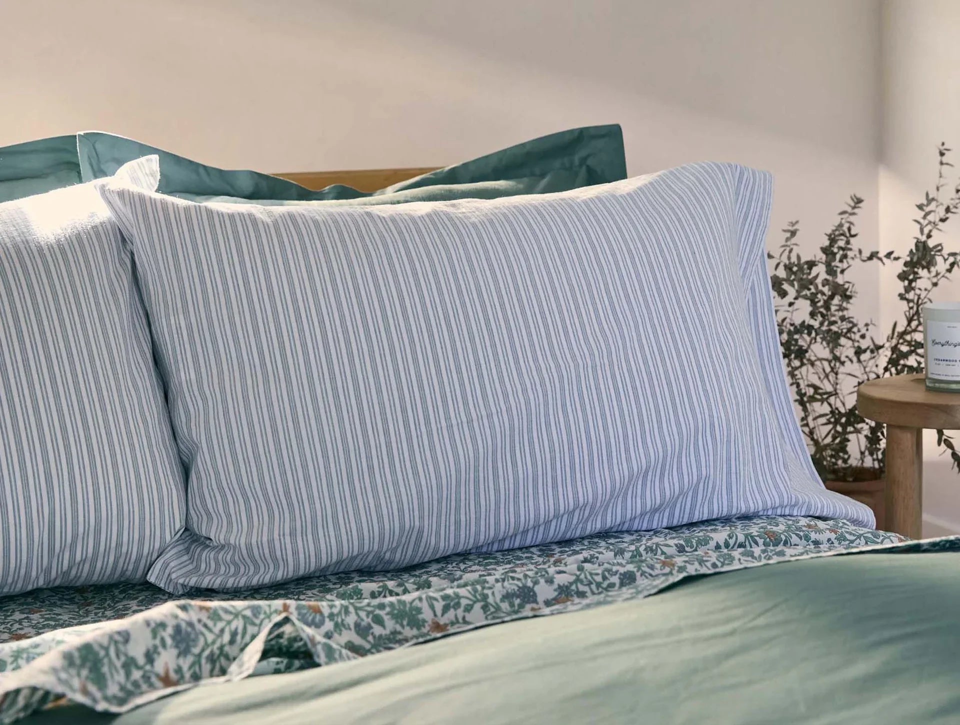 Organic Crinkled Percale Fitted Sheet - Queen Size, 100% Organic Cotton, Wrinkle-Resistant & Breathable - Perfect for Eco-Friendly Bedrooms & Sustainable Home Decor