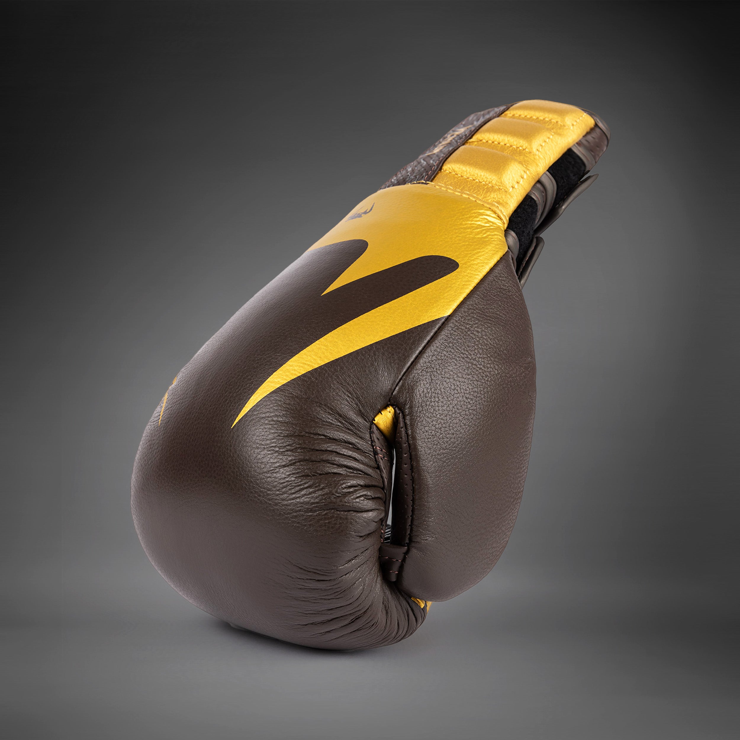 Venum Reverso Boxing Gloves - Premium Chocolate & Gold Training Gloves for MMA, Kickboxing & Fitness Workouts - Ideal for Sparring, Bag Work & Heavy Bag Training