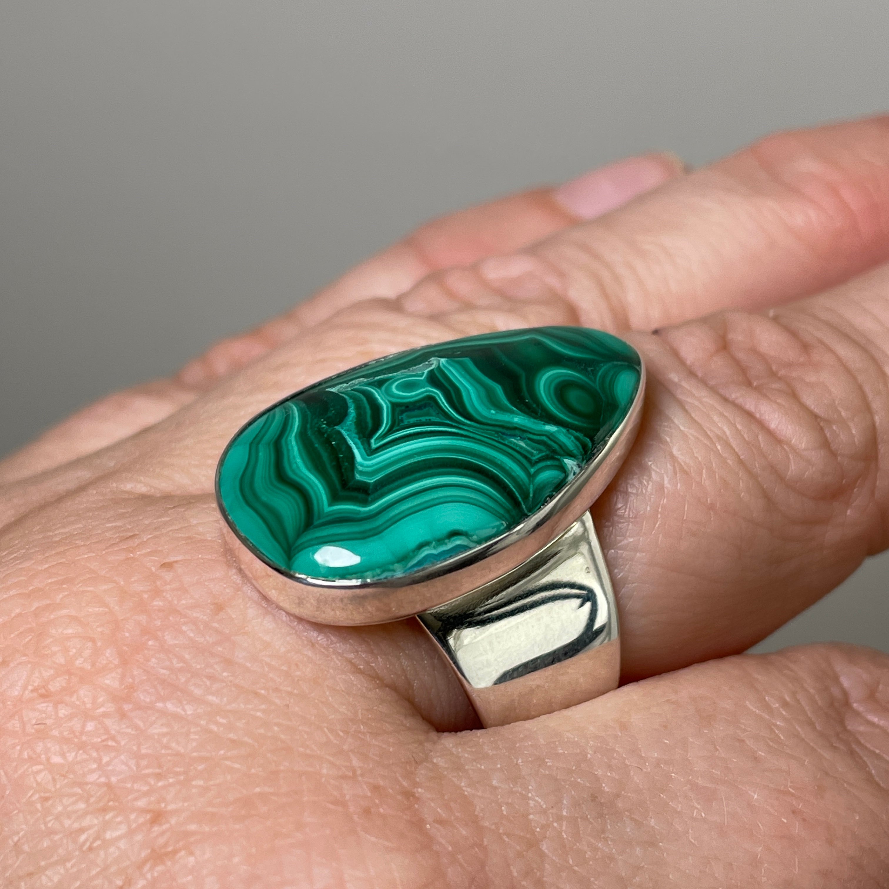 Natural Malachite Teardrop Cabochon Ring - Size 8 Green Stone Jewelry KRGJ3367 | Handmade Boho Chic Accessory for Women, Gift for Her, Wedding, Party & Everyday Wear