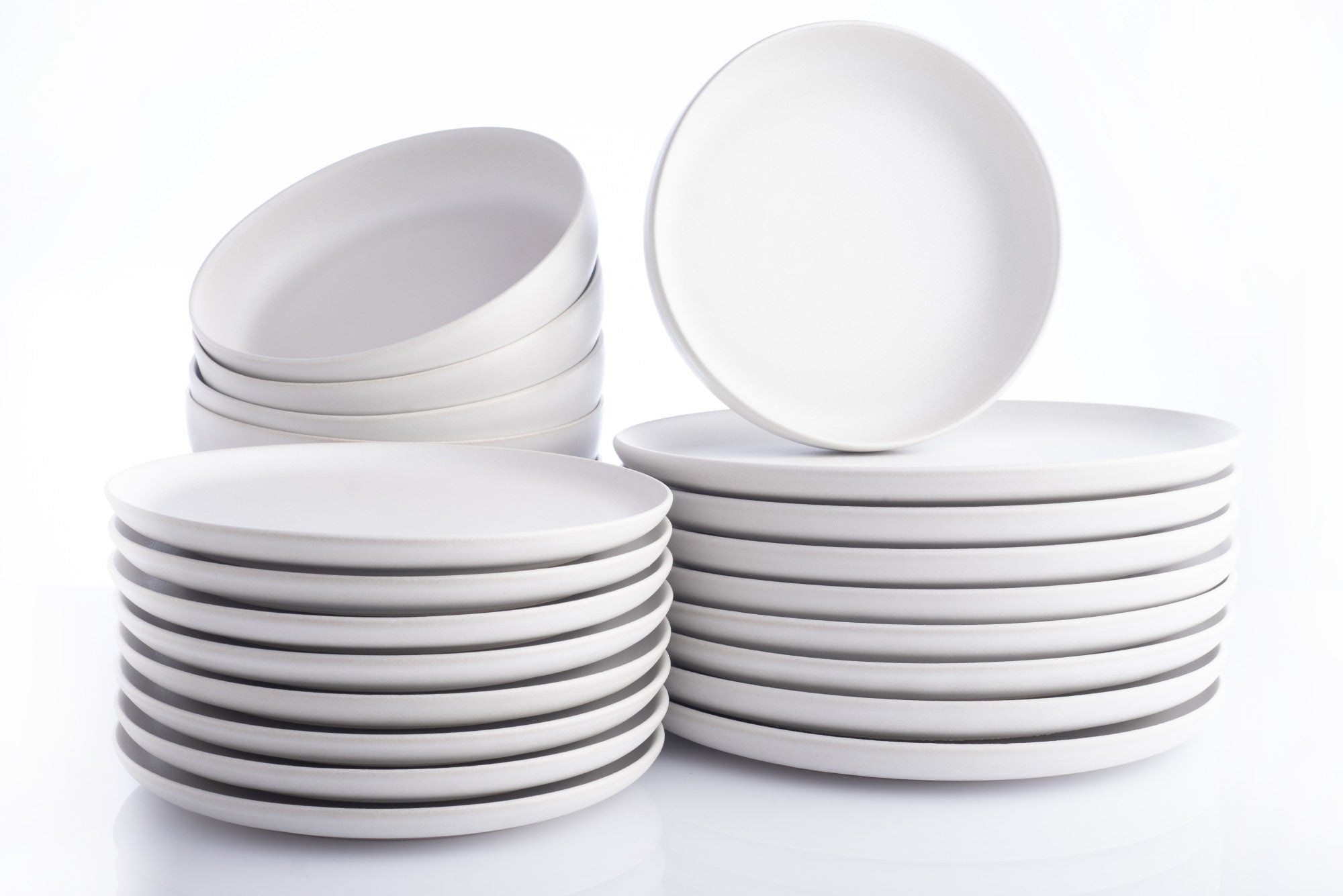 Premium Macchio Stoneware Dinnerware Set - White Matte Finish, Handcrafted in Portugal - Scratch & Chip Resistant - Elegant Table Setting for Everyday Use & Entertaining