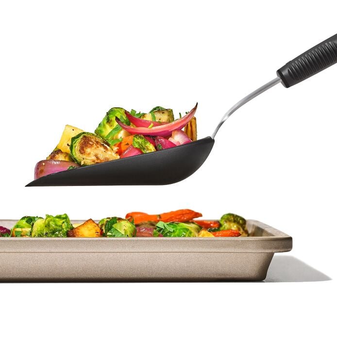 OXO GOOD GRIPS Roast & Fry Scoop - Stainless Steel Kitchen Utensil for Roasting, Frying & Serving - Perfect for Vegetables, Meat & Pasta Dishes