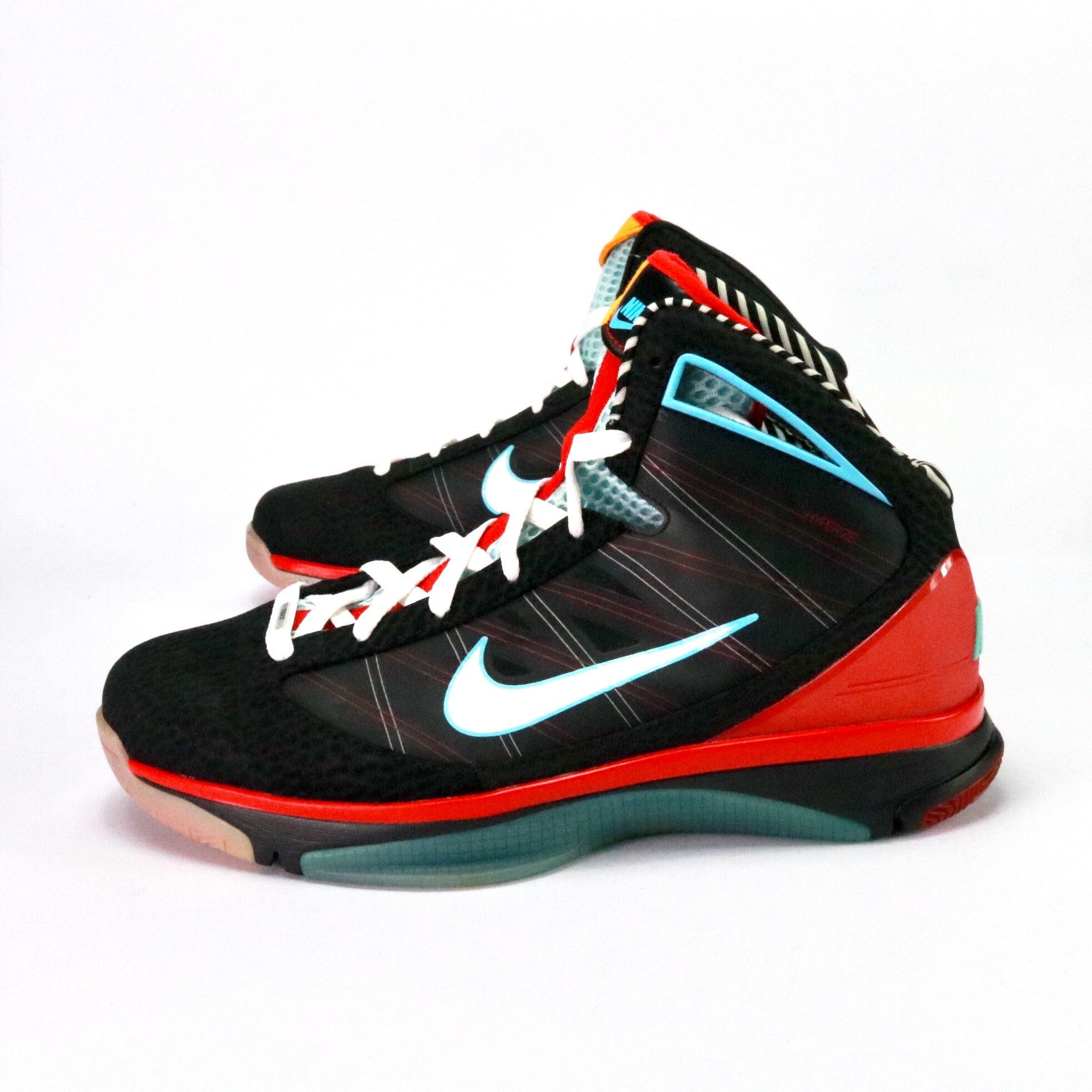 Nike Hyperize Basketball Shoes - White & Black Retro Style for Men - Perfect for Streetball, Training, and Casual Wear