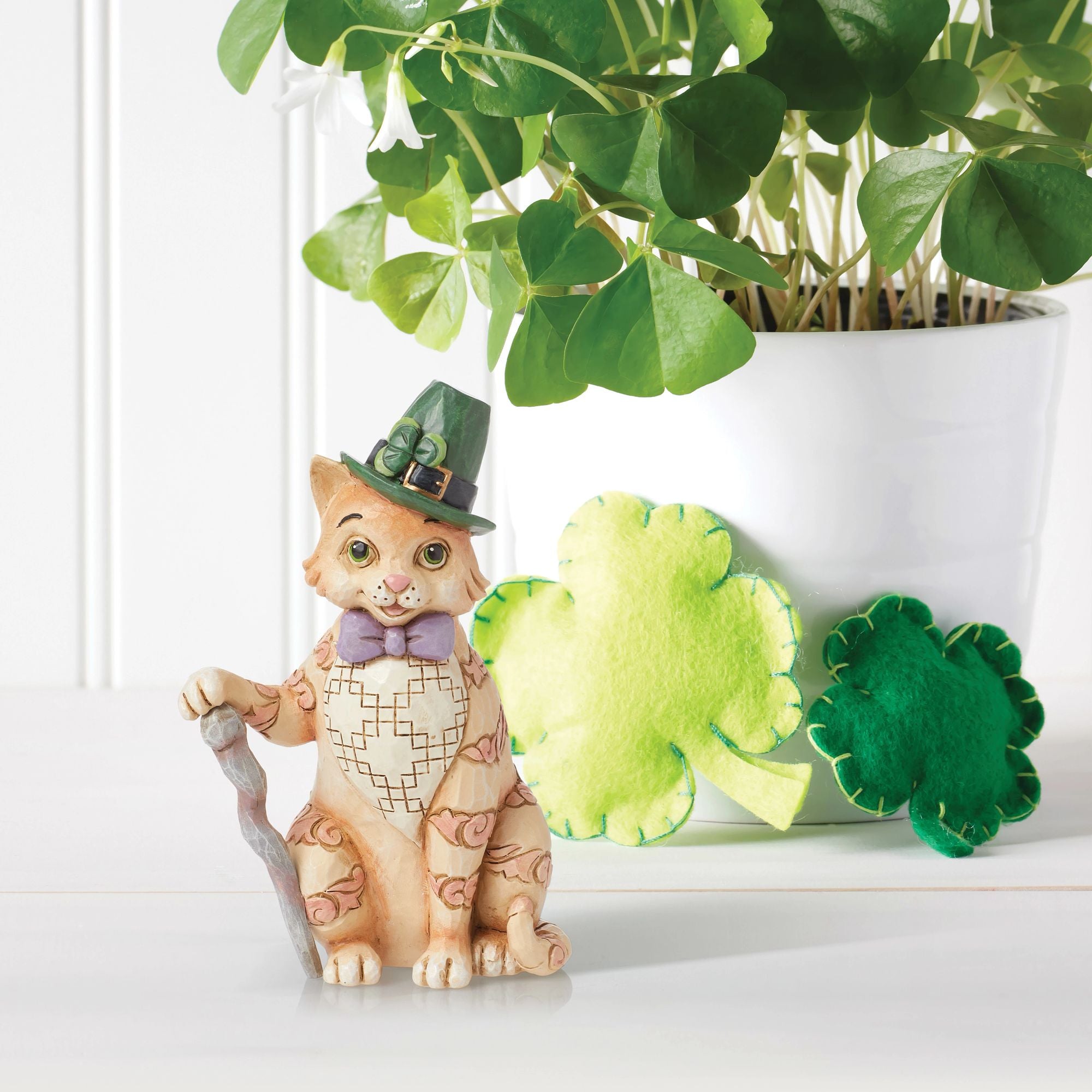 Irish Tabby Cat Figurine - Handcrafted Resin Statue for Home Decor, Gift for Cat Lovers | Perfect for Bookshelf, Office Desk, and Living Room Display