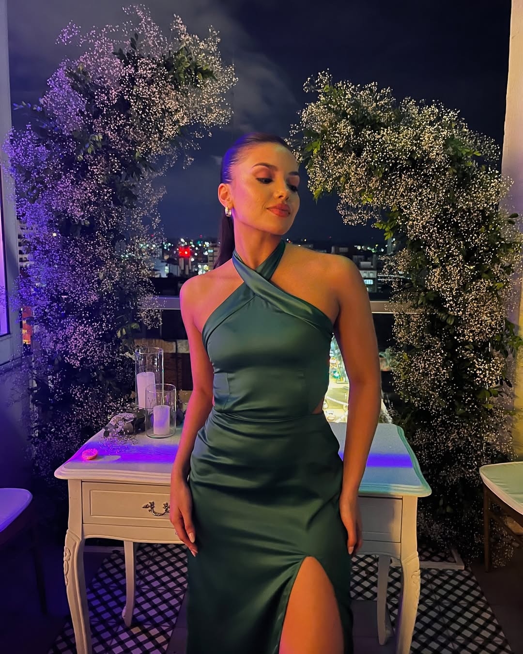 Elegant Halter Green Slit Long Prom Dress for Evening Party & Formal Events - Perfect for Homecoming, Prom Night, and Special Occasions - Style J5572
