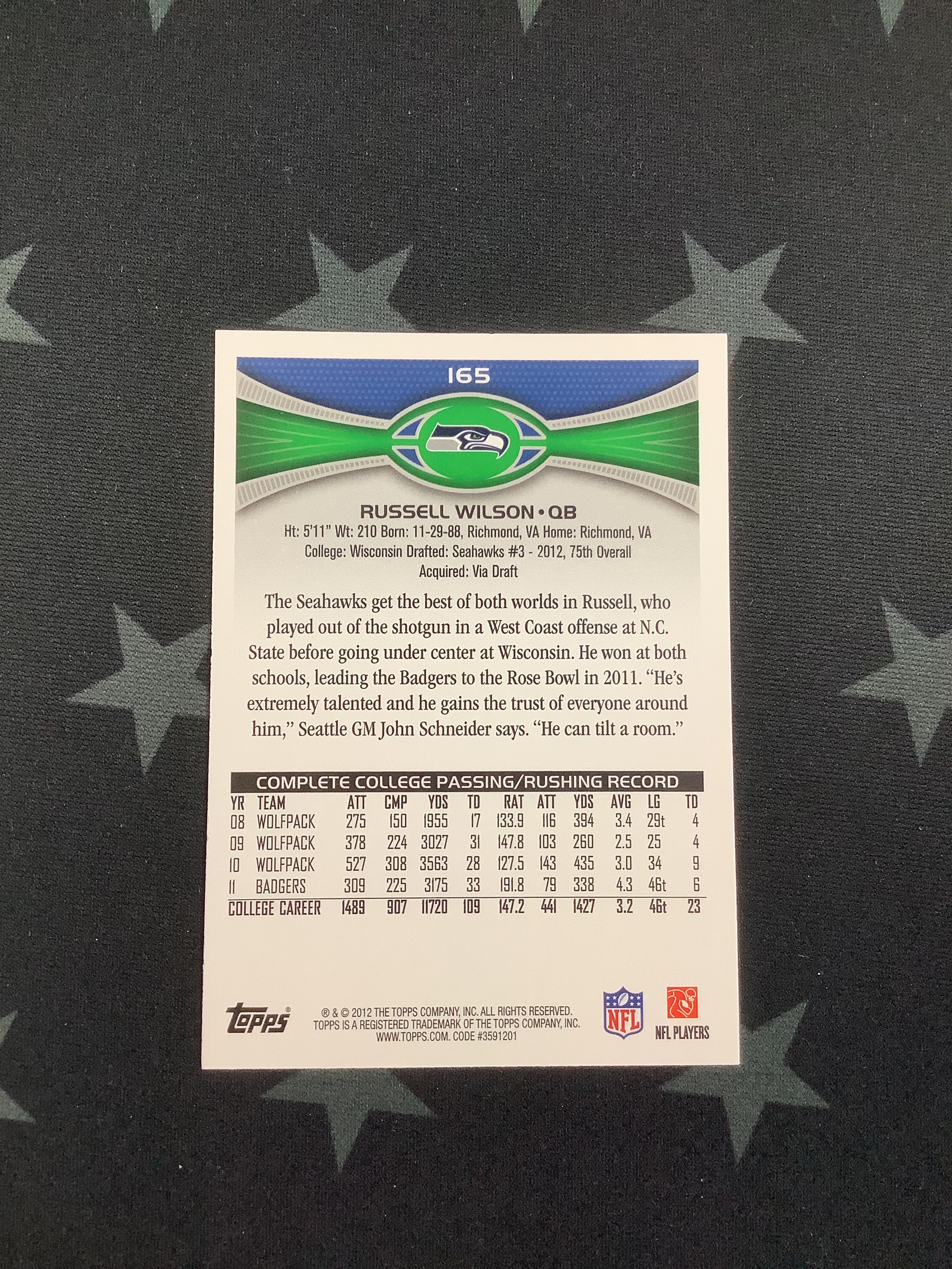 2012 Topps Football Russell Wilson Rookie Card #165 - Collectible Sports Memorabilia for Fans and Investors | Perfect for Display, Trading, and Gifting