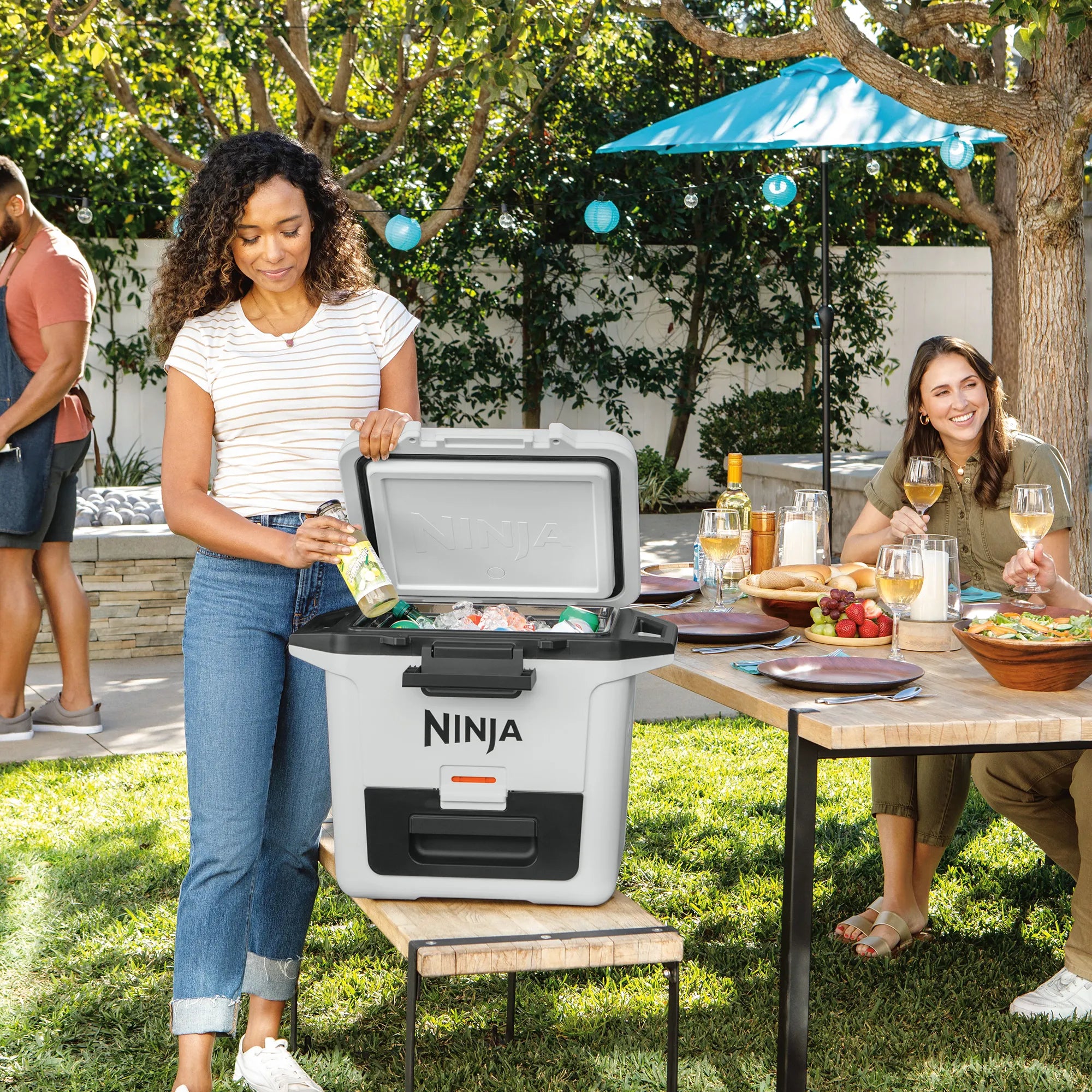 Ninja FrostVault 28L Hard Cooler with Dry Zone - Premium Insulated Cooler for Camping, Beach, Picnics & Outdoor Adventures - Leakproof Food Storage with Separate Dry Compartment