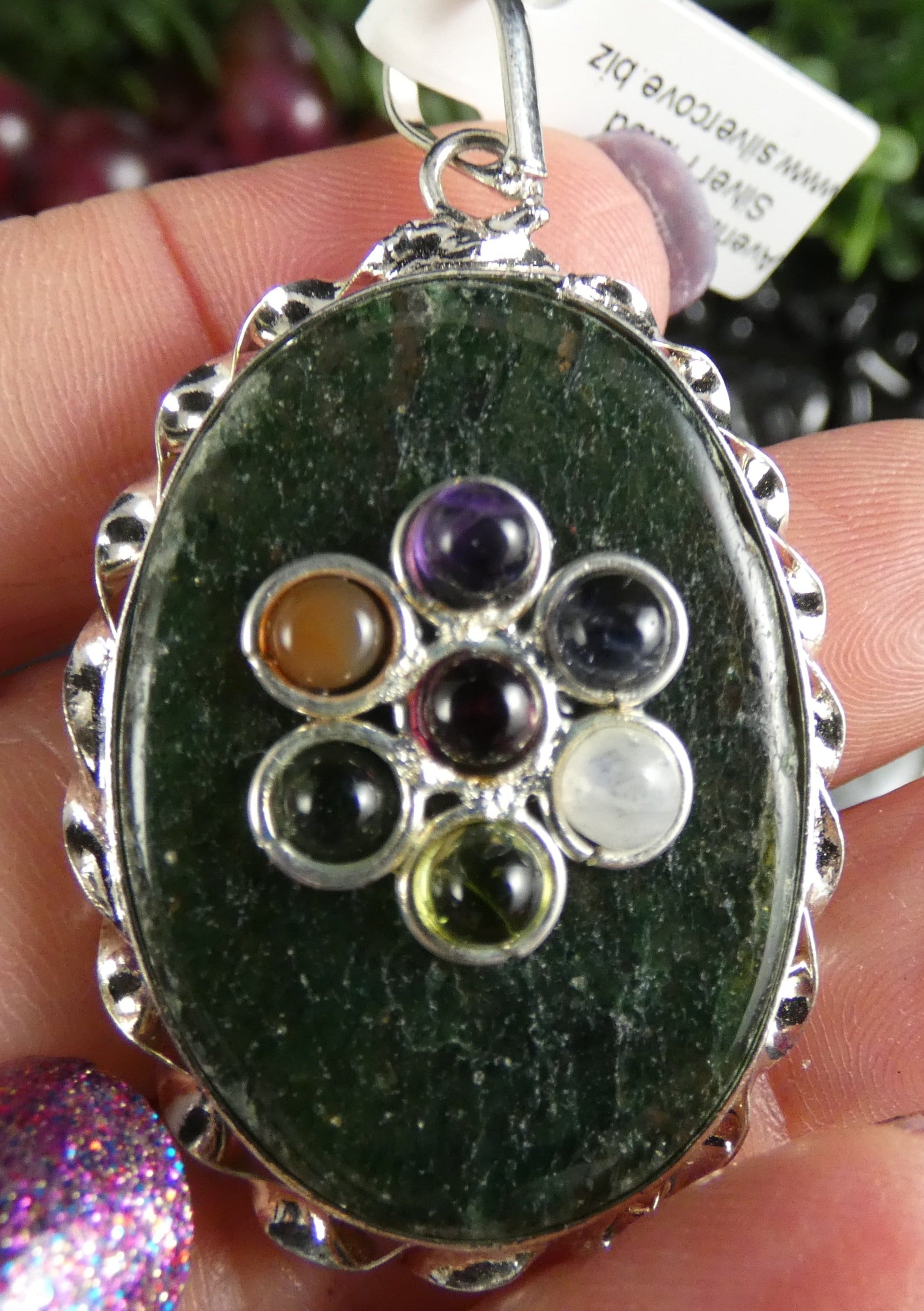 Natural Round Quartz Chakra Pendant Necklace - Healing Crystal Jewelry for Meditation, Yoga & Spiritual Balance