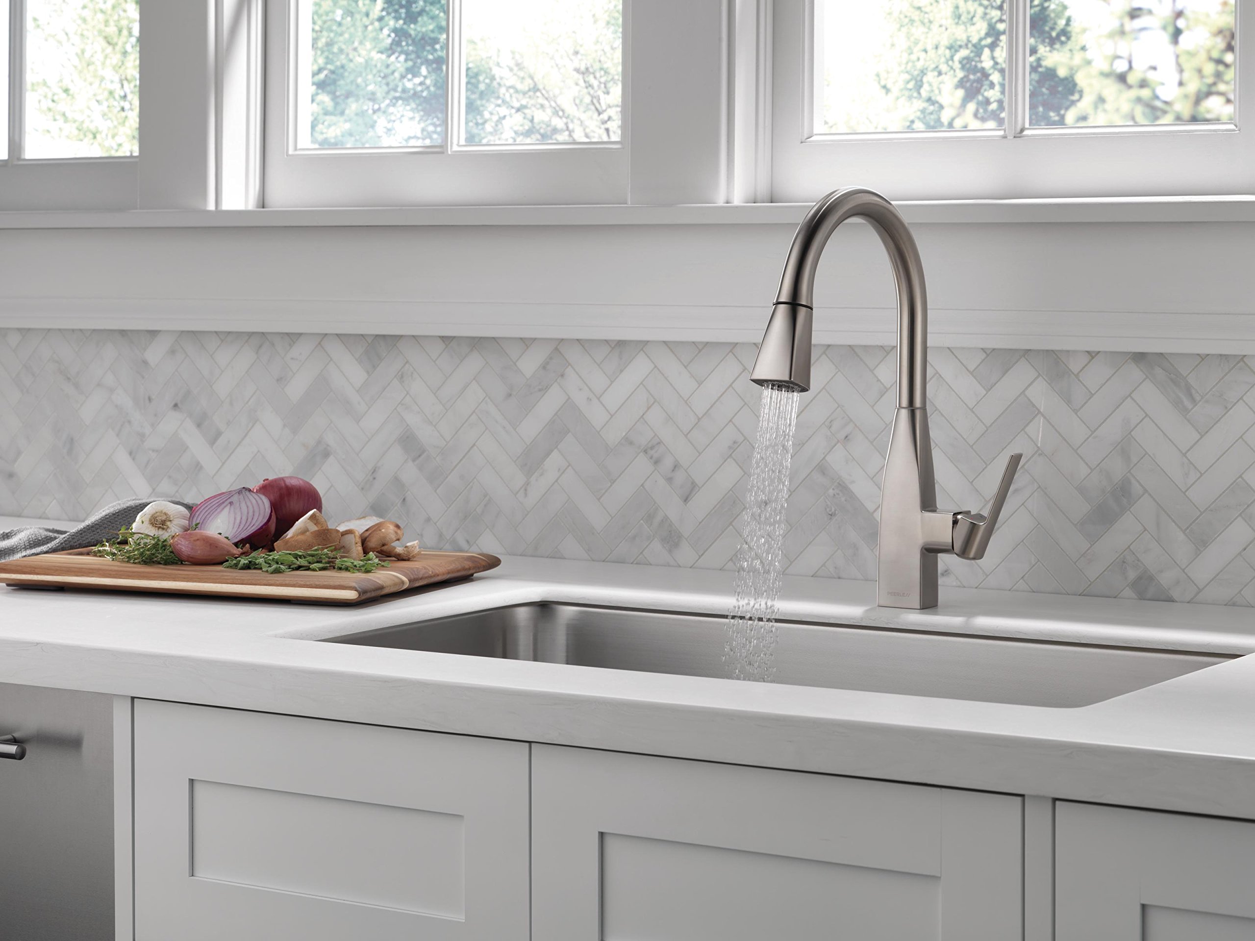 Peerless Xander Brushed Nickel Kitchen Faucet with Pull Down Sprayer - Single Handle Stainless Steel Sink Faucet (Model P7919LF-SS) - Perfect for Modern Kitchens, Dishwashing & Food Prep