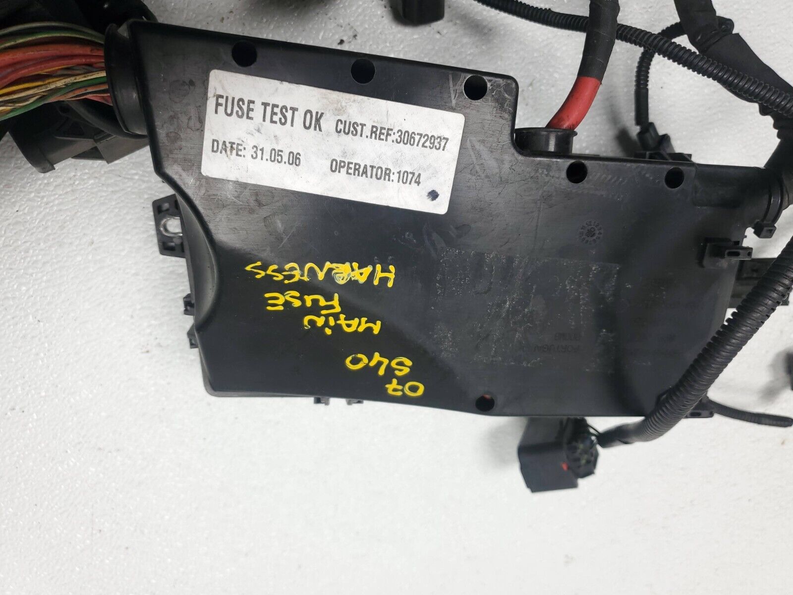 05-09 Volvo S40 2.4L Fuse Box & Wiring Harness OEM Replacement - Perfect for Electrical System Repairs & Maintenance