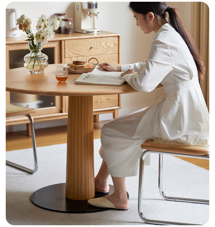 Stylish Oak Solid Wood Modern Nordic Dining Table - Perfect for Small Spaces, Apartments & Contemporary Home Decor