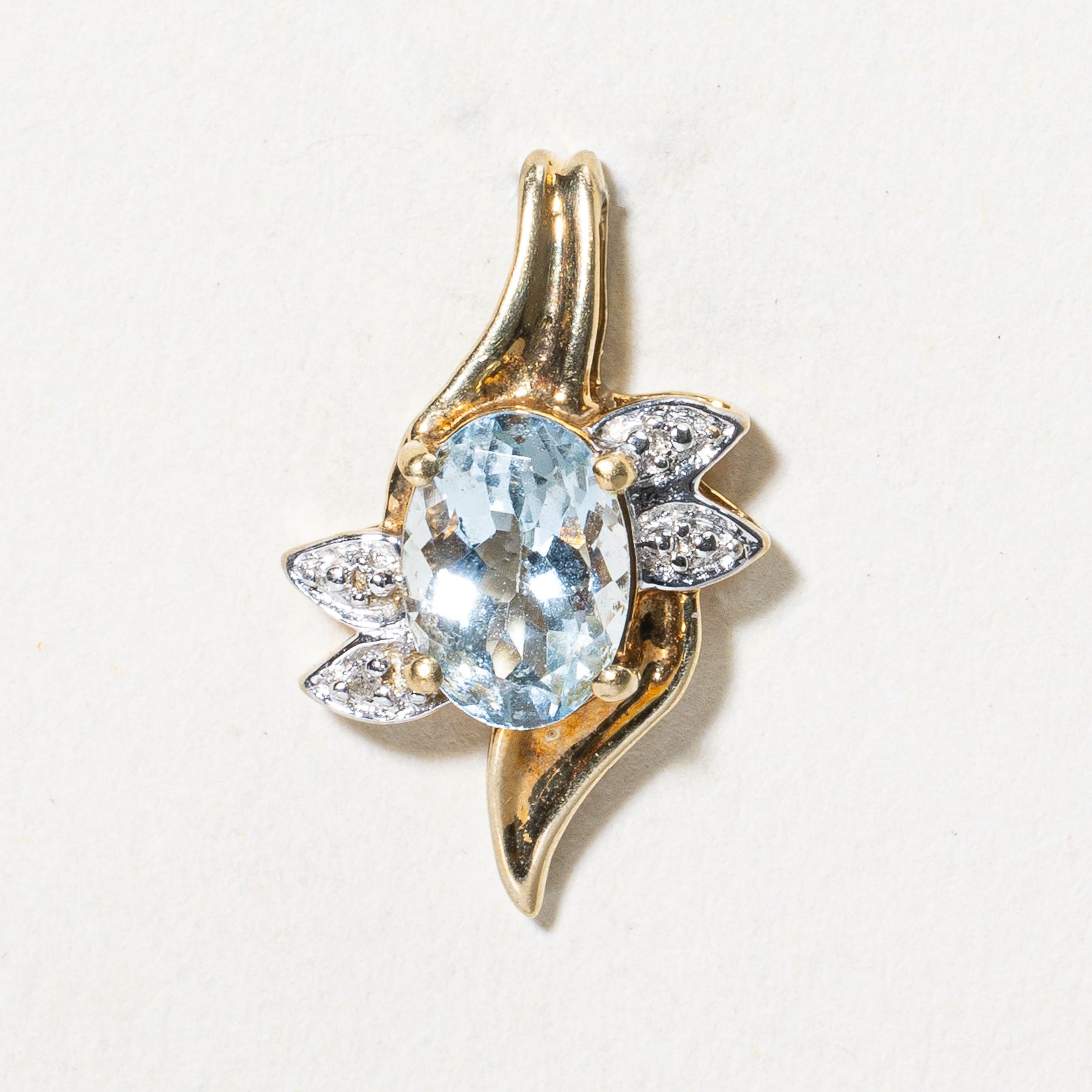 Aquamarine and Diamond Pendant Necklace - 0.70ct Natural Aquamarine Gemstone with 0.005ct Diamond Accent - Elegant Jewelry Gift for Women - Perfect for Weddings, Anniversaries & Special Occasions