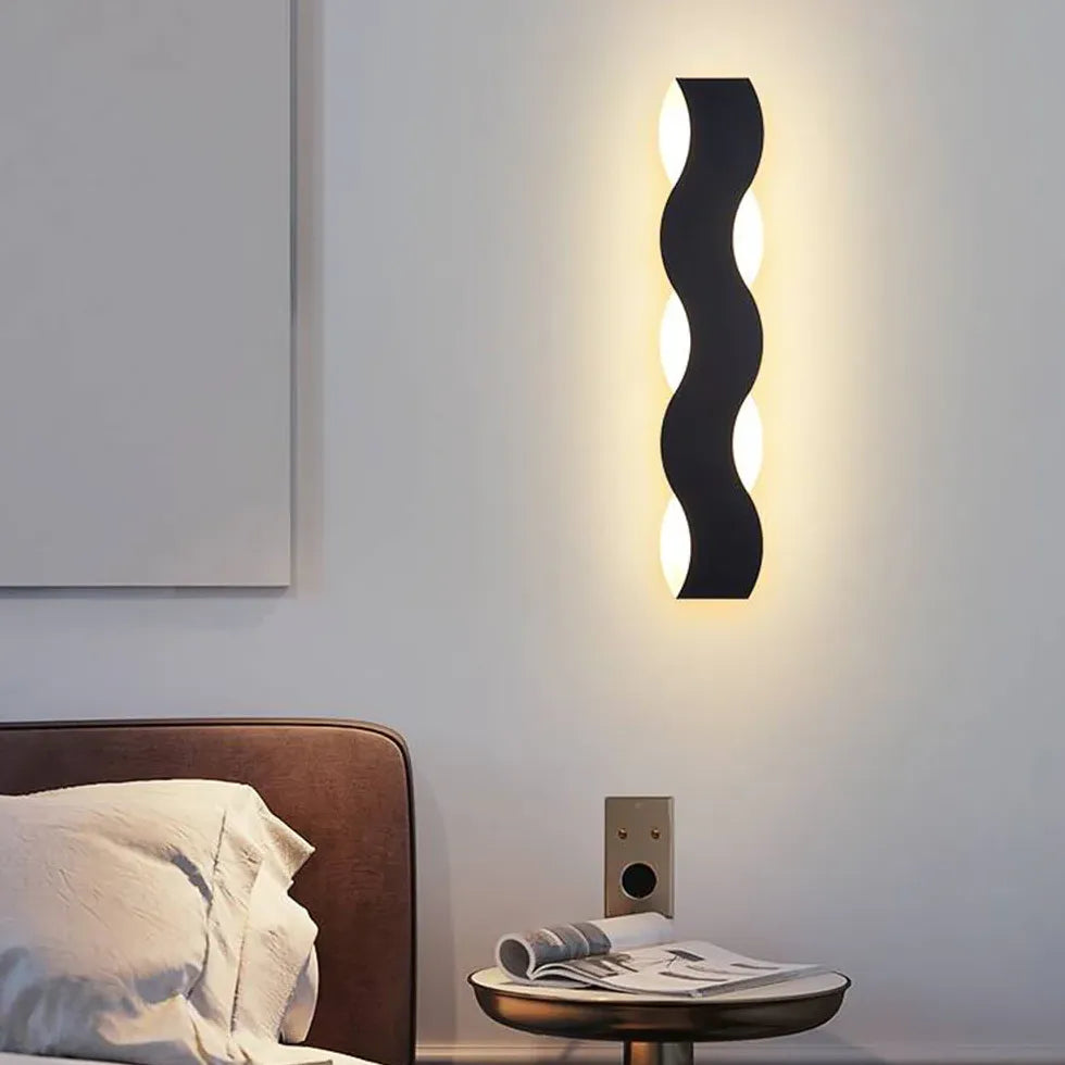Modern Wavy Minimalist Wall Lamp - Sleek LED Sconce for Bedroom, Living Room & Hallway Lighting - Dimmable Ambient Decor