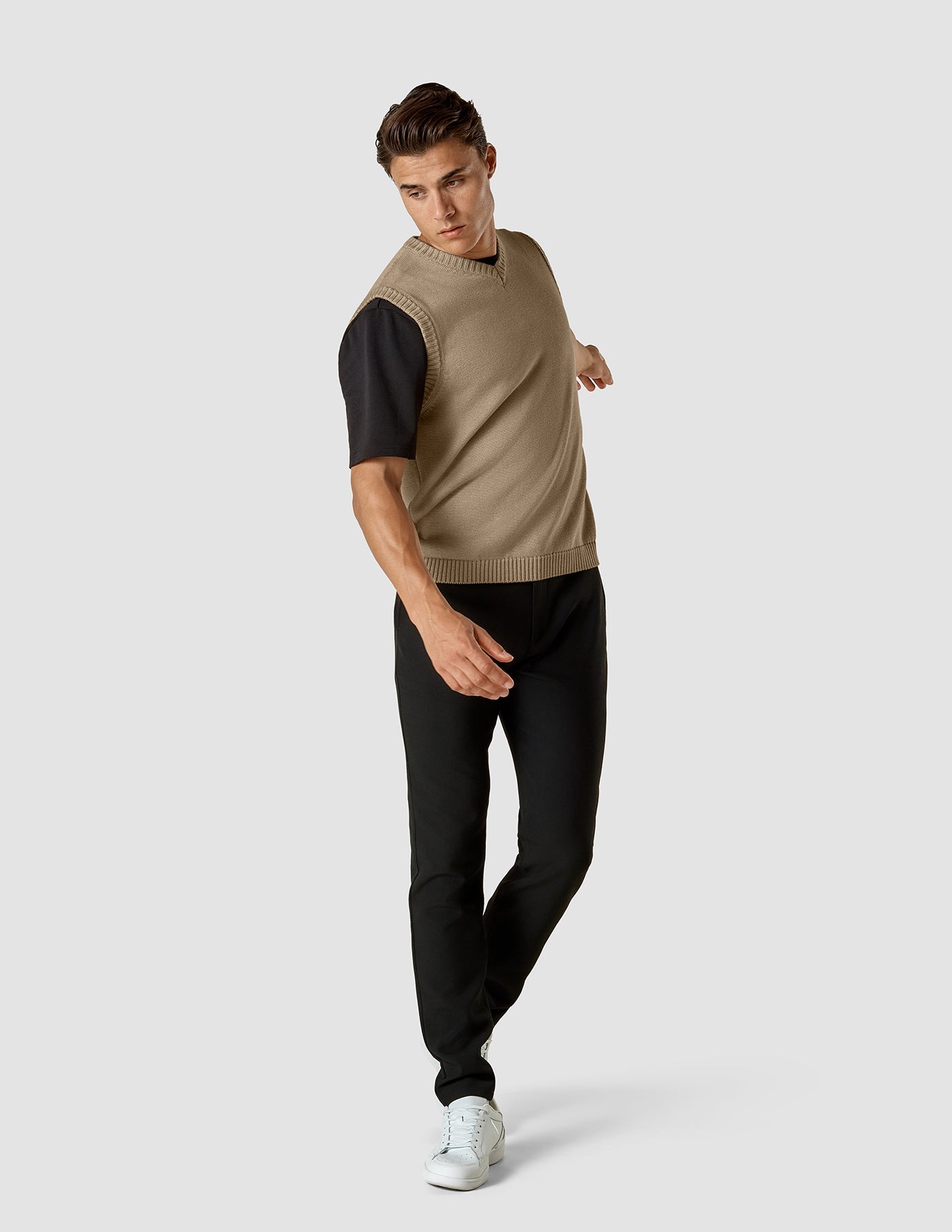 Men's Heavy Knit Vest in Khaki - Warm Winter Layering for Outdoor Activities & Casual Wear