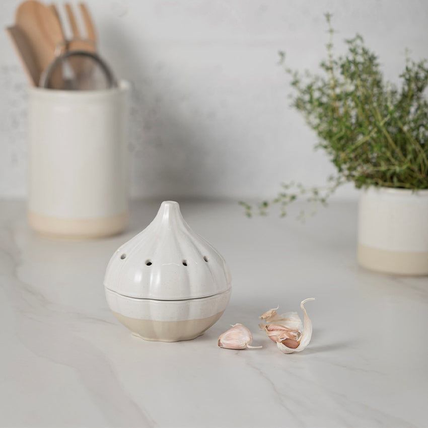 Casafina Fattoria White Garlic Canister - Airtight Kitchen Storage Jar for Fresh Garlic, Spices & Herbs - Perfect for Pantry Organization & Countertop Decor