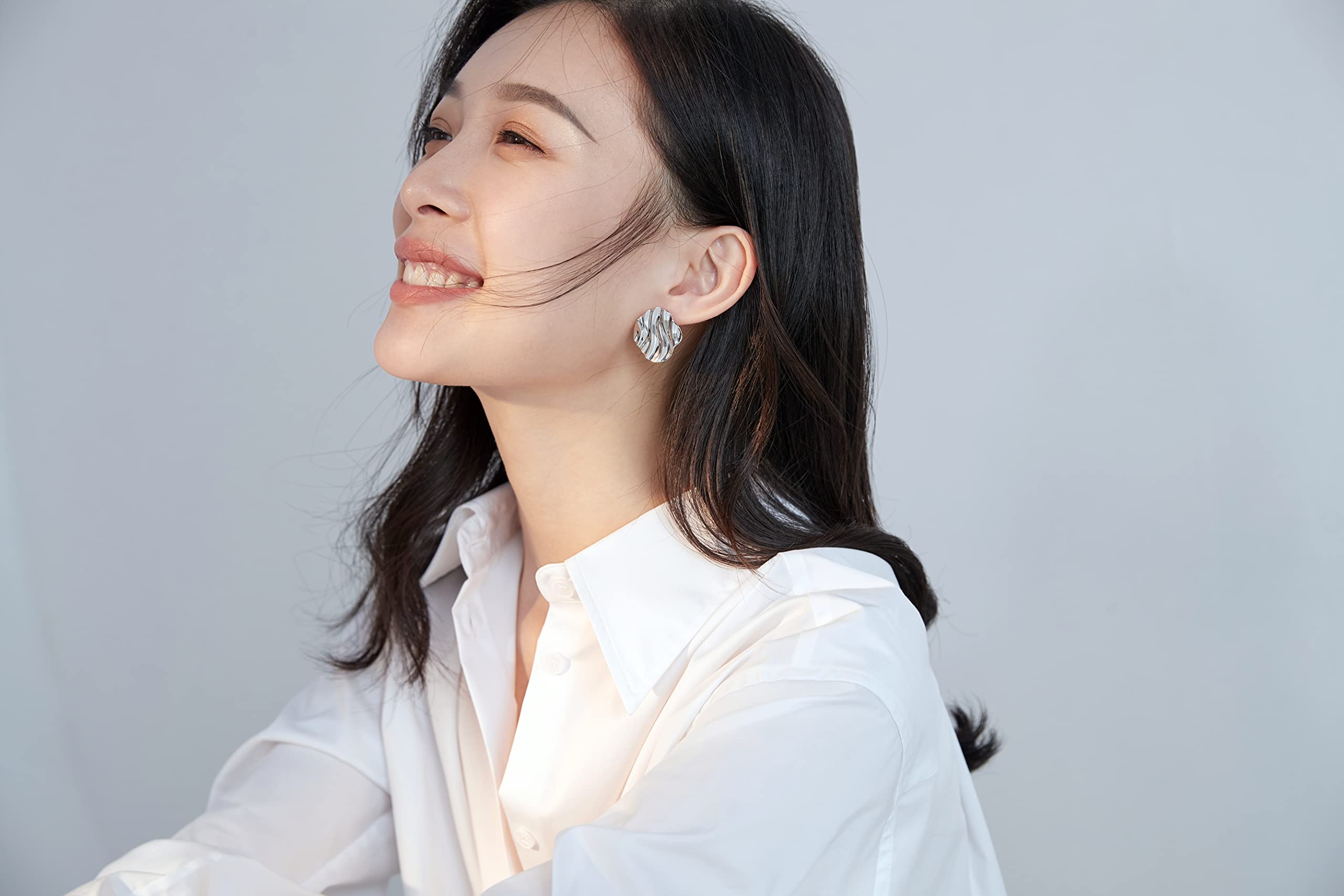 Lightweight Open Post Hoop Earrings for Women - Round Circle Gold/Silver Jewelry Gifts for Her - Perfect for Everyday Wear, Parties & Special Occasions