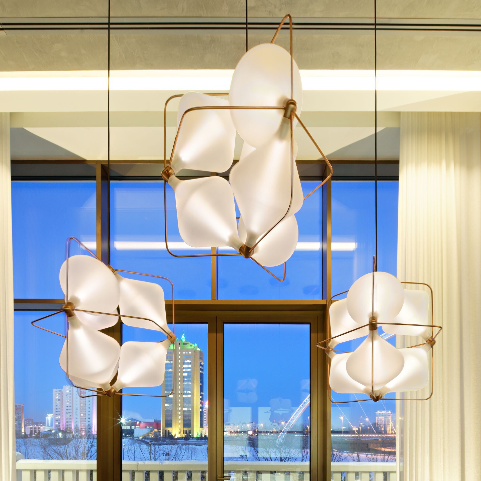 Stylish Clover Pendant Lamp - Modern 4-Leaf Clover Design Ceiling Light Fixture for Kitchen Island, Dining Room & Bedroom Decor
