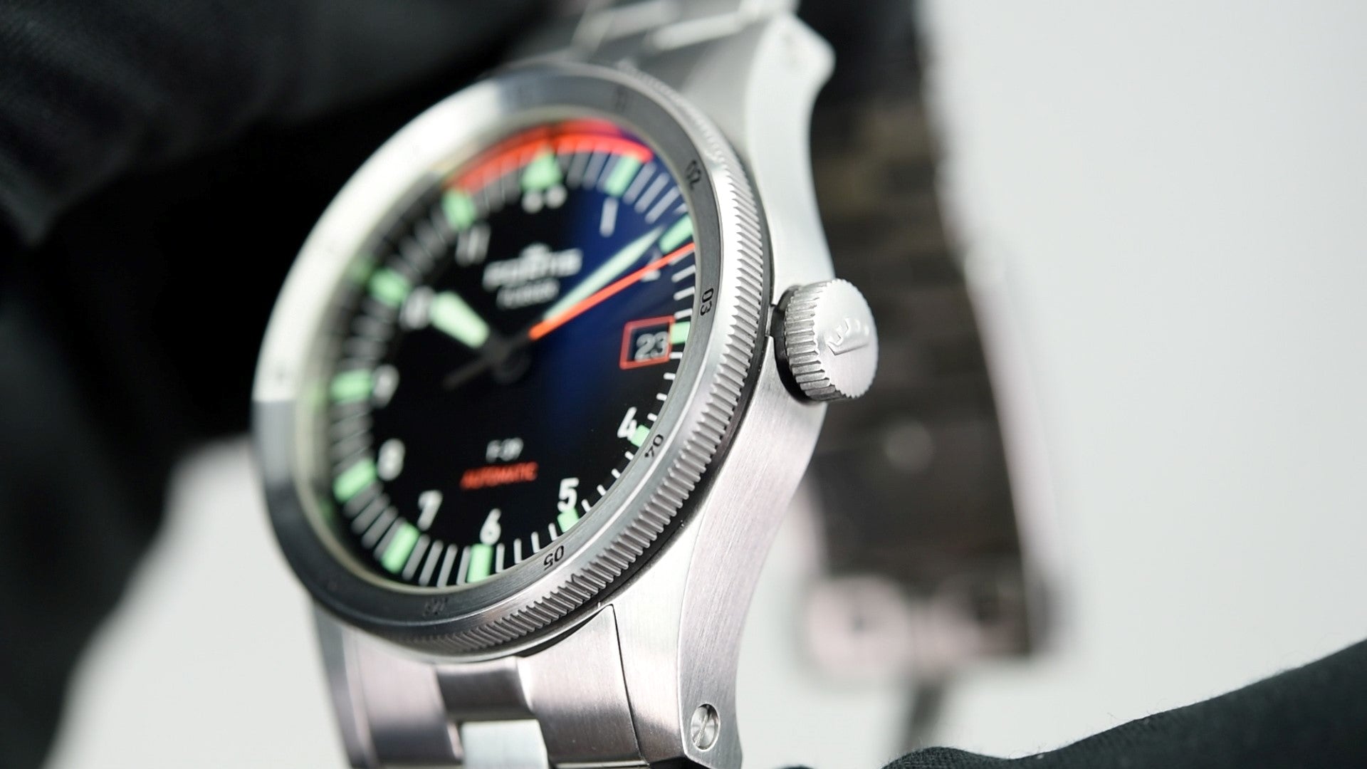 Original Title: Fortis Flieger F 39 Automatic Bracelet F4220005 (Pre owned)   Optimized Title: Fortis Flieger F-39 Automatic Men's Watch with Bracelet - Model F4220005 (Pre-Owned) - Luxury Pilot Watch for Aviation Enthusiasts & Collectors