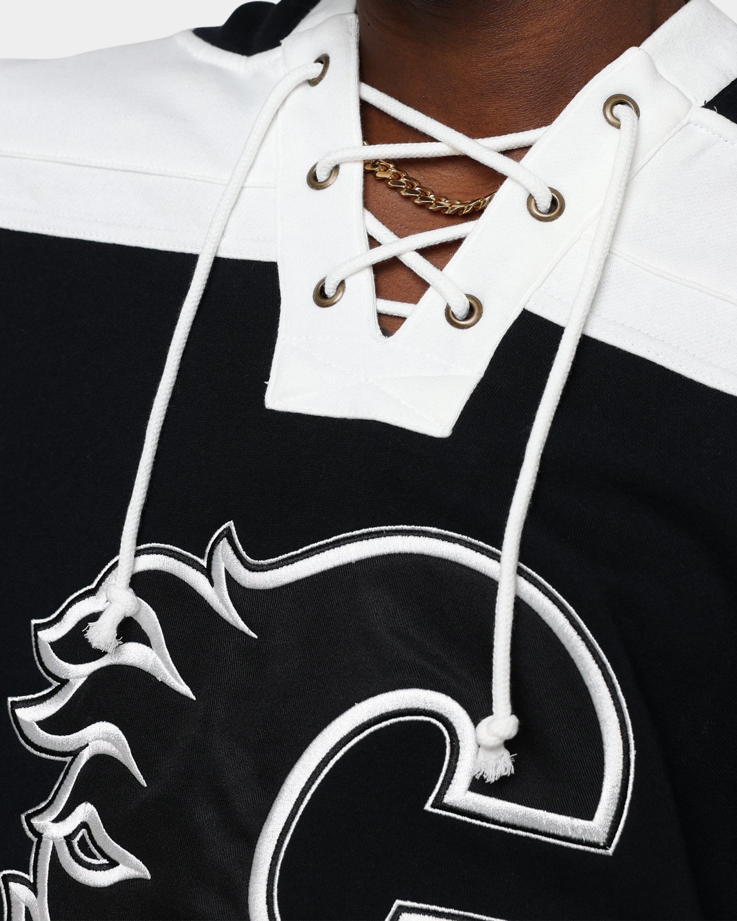 47 Brand Calgary Flames Superior Lacer Hoodie - Jet Black NHL Hockey Fan Apparel for Men & Women - Perfect for Game Day, Tailgating and Cold Weather