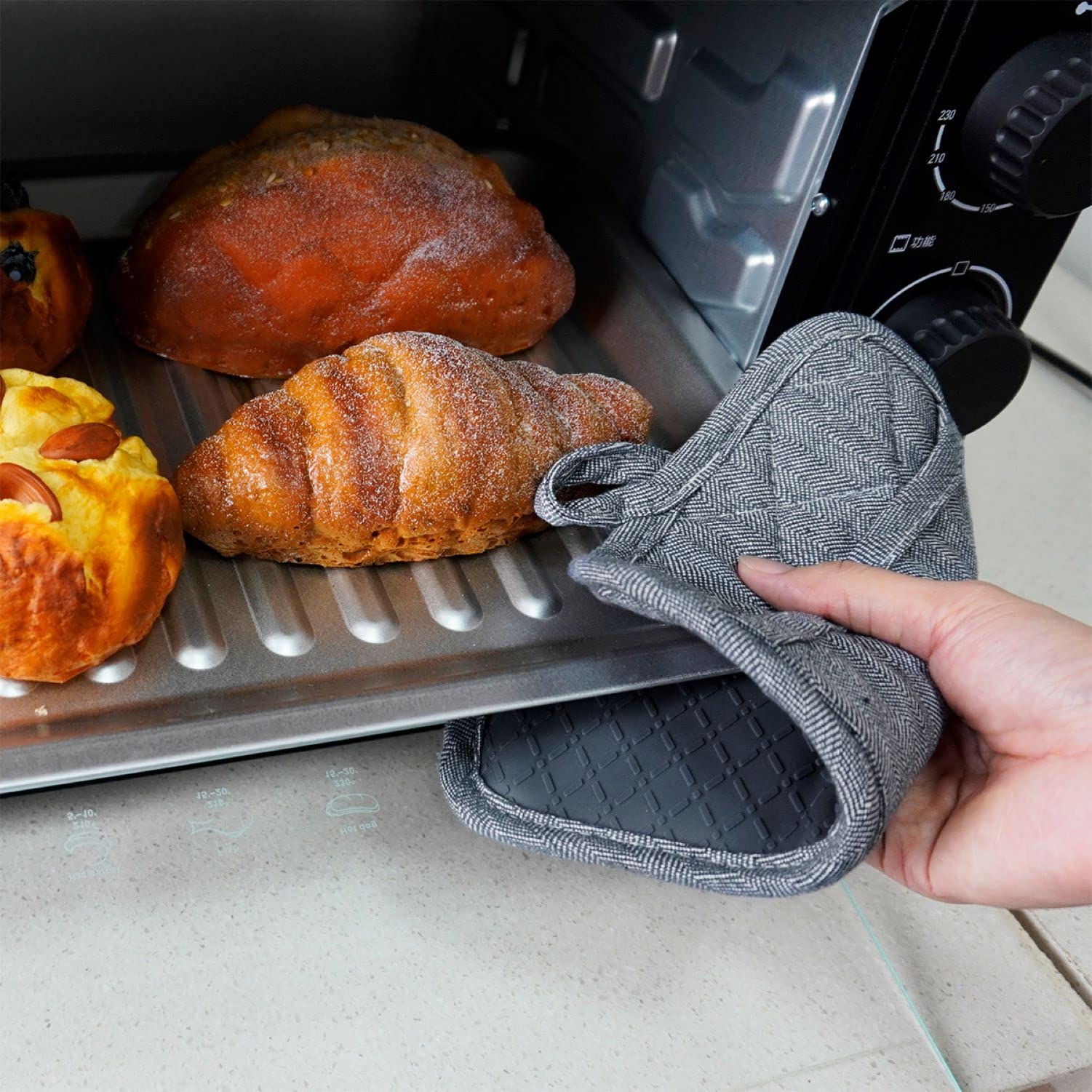 Heat Resistant Silicone Pot Holders Set of 3 - Non-Slip Kitchen Gloves for Cooking, Baking & BBQ (500℉ Safe) - Microwave & Machine Washable - Perfect for Grilling, Baking & Hot Dish Handling (Gray)