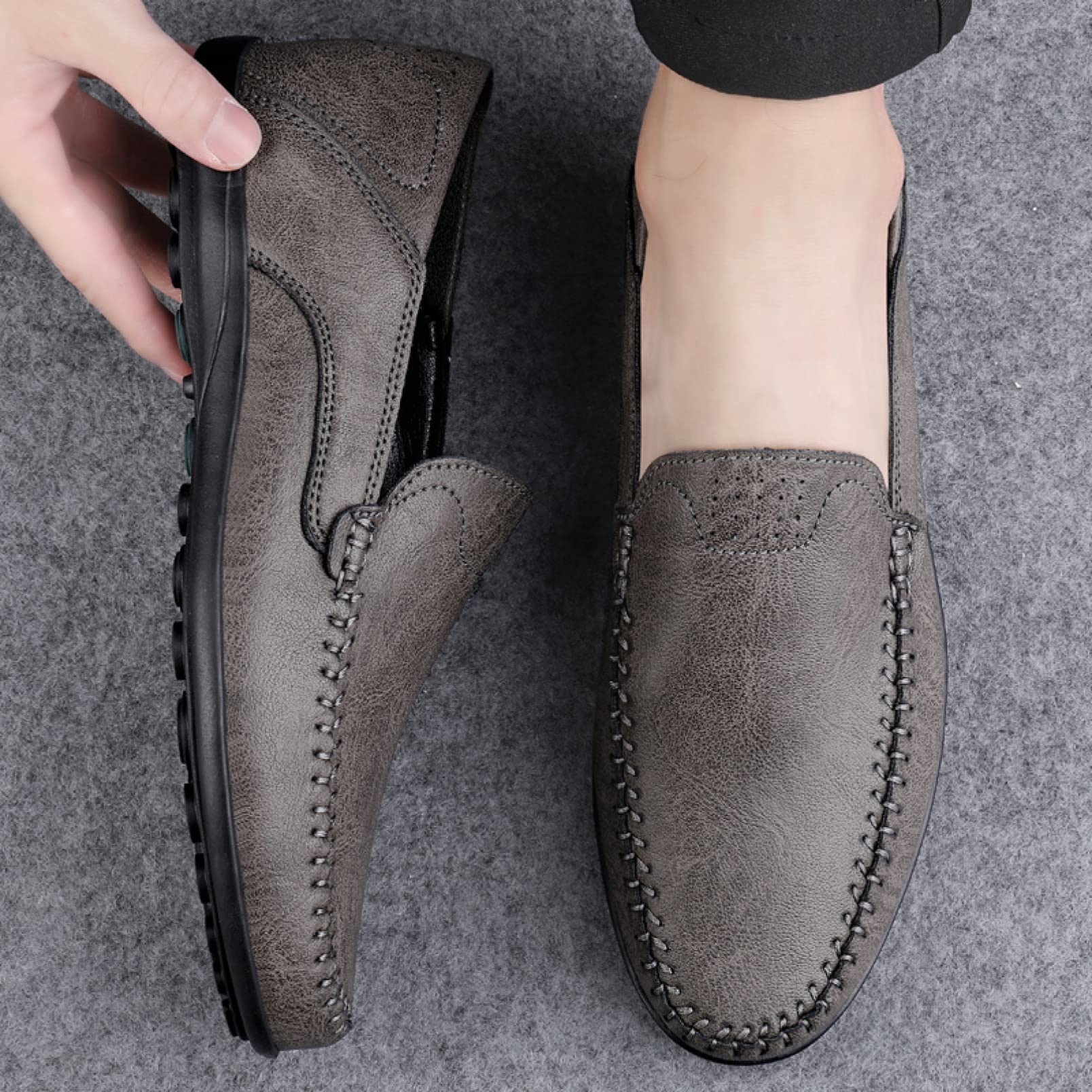 **Men's Lightweight Slip-On Loafers - Comfortable Casual Moccasin Boat Shoes for Driving, Walking & Daily Wear**    **使用场景:** Perfect for casual outings, office wear, beach trips, and relaxing at home.