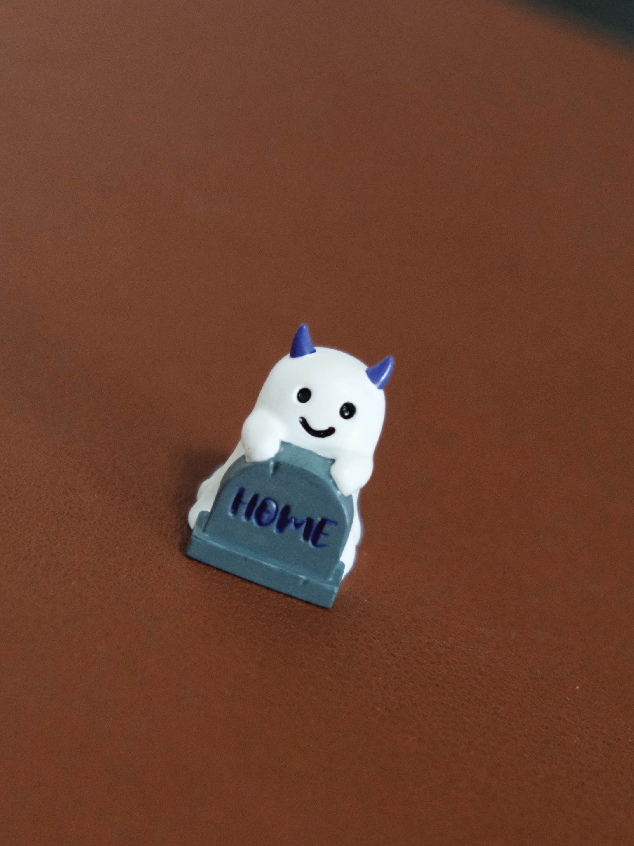 Halloween Ghost Resin Keycaps - Customized Mechanical Keyboard Keycaps for Gaming & Typing - Spooky Decor for Halloween & Cosplay Enthusiasts