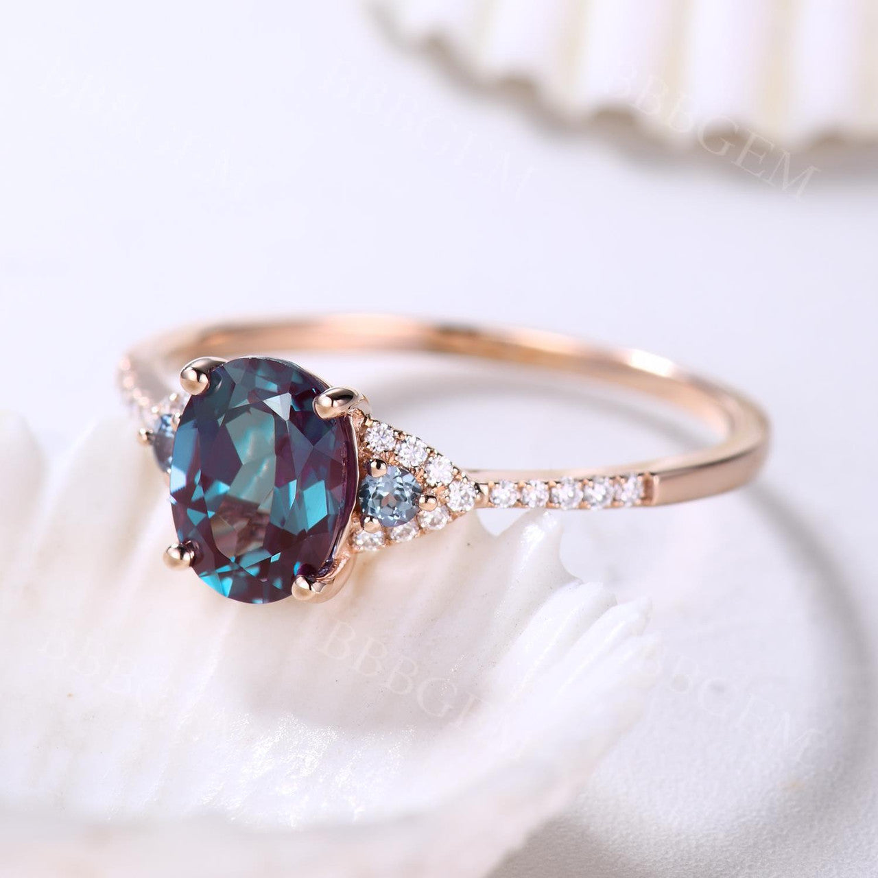 6x8mm Oval Cut Alexandrite Diamond Engagement Ring in Yellow Gold | Color Changing Gemstone for Proposals, Anniversaries & Special Occasions