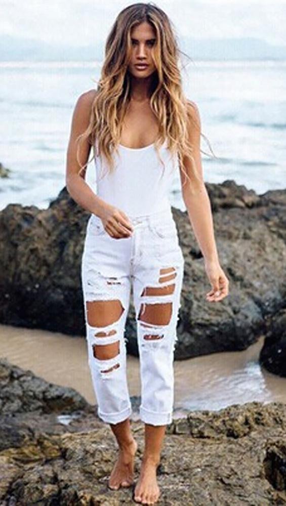 Destroyed Women's Boyfriend Jeans - White Distressed Skinny Denim Pants for Casual Wear & Street Style Fashion