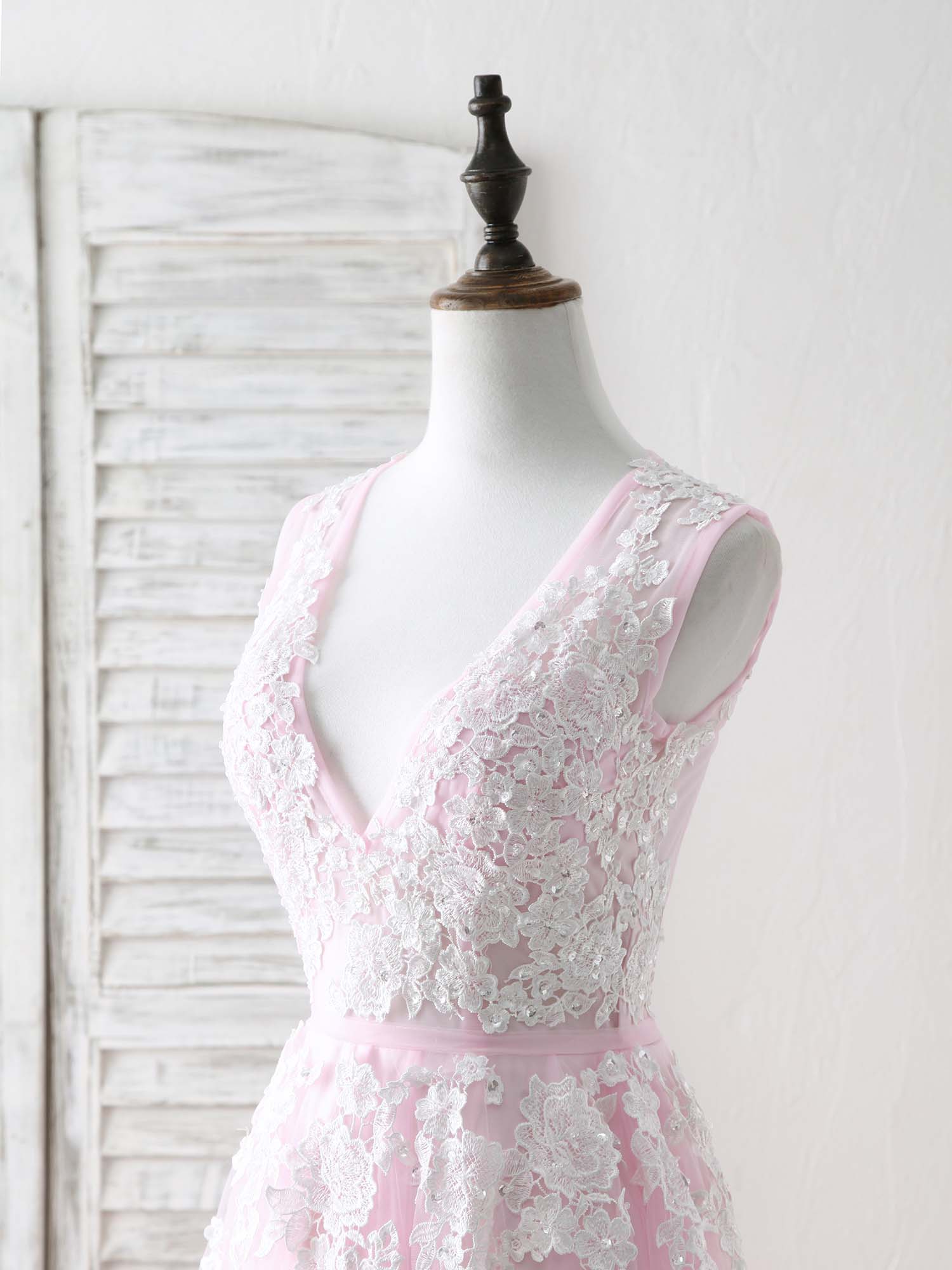 Elegant Pink V-Neck Tulle Lace Applique Long Prom Dress for Women - Perfect for Evening Gowns, Formal Dances, and Special Occasions