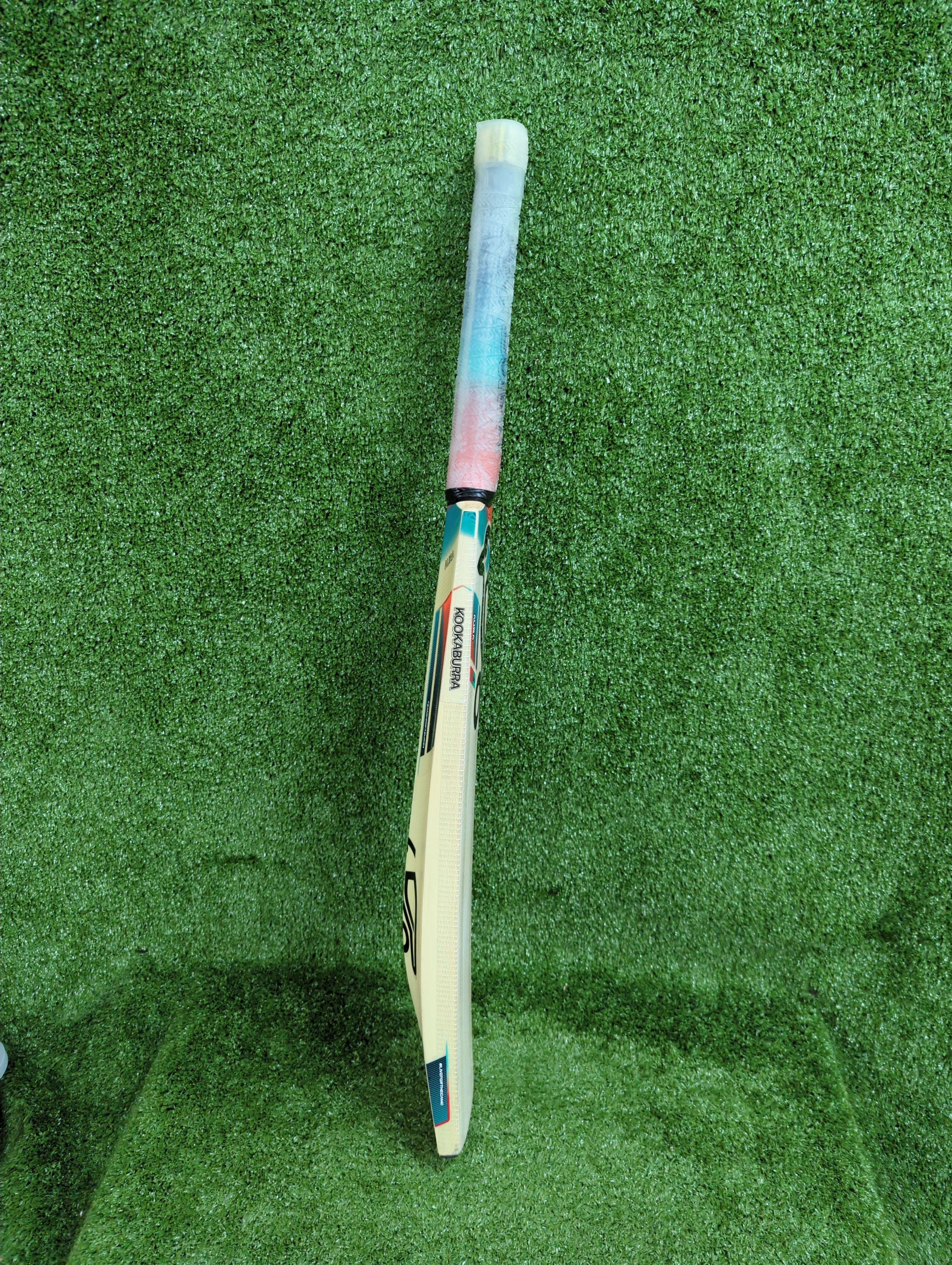 Kookaburra Aura 6.5 Harrow English Willow Cricket Bat - Premium Cricket Equipment for Professional Players | Perfect for Matches, Training & Club Play