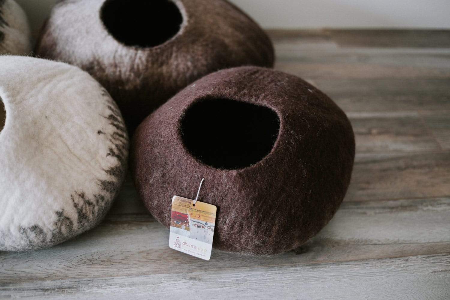 Cozy Himalayan Cat Cave Bed for Small Cats - Soft & Warm Pet Hideaway for Kittens & Small Breeds - Perfect for Indoor Napping, Playtime & Stress Relief