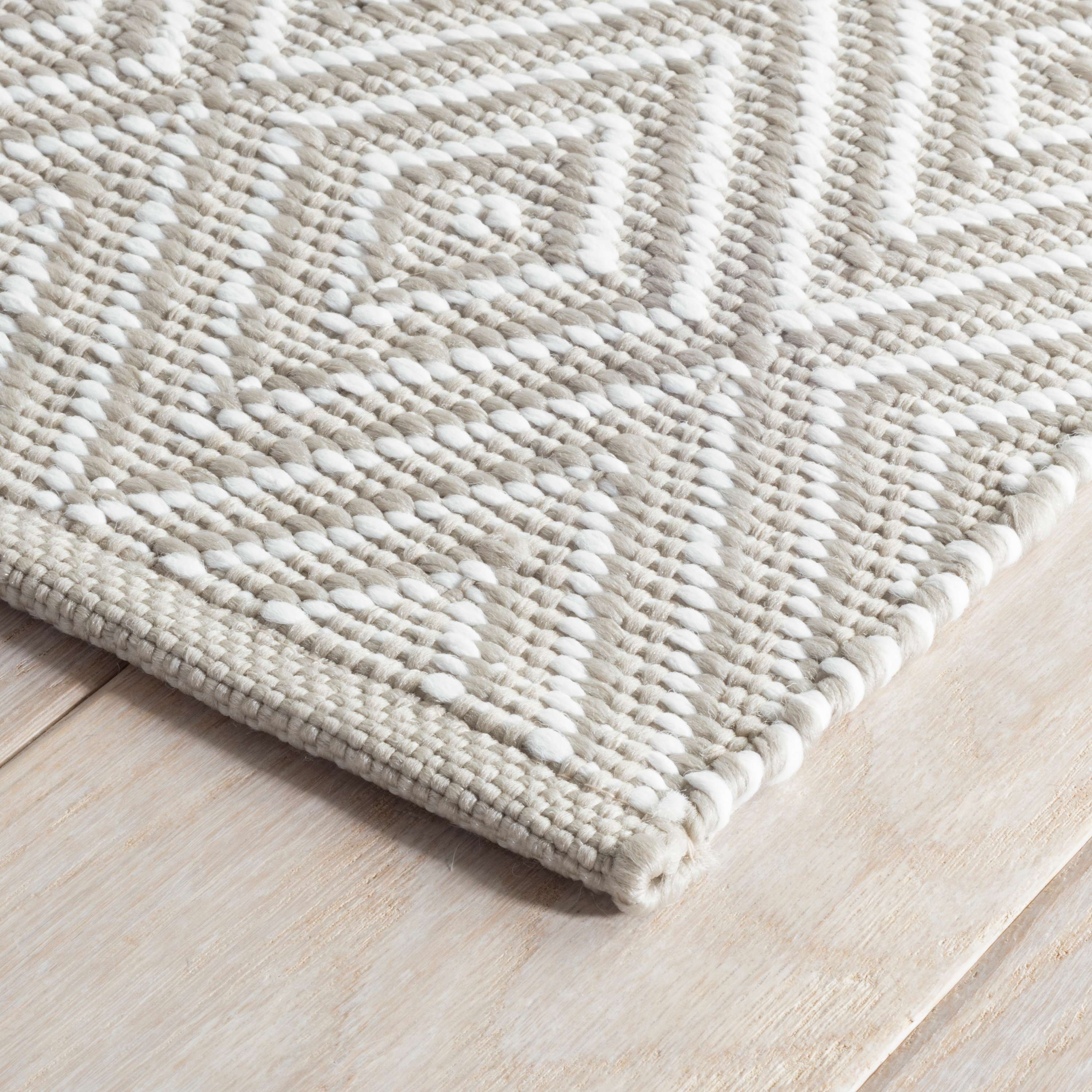 Premium Diamond Platinum Indoor/Outdoor Rug by Dash & Albert - Waterproof & Durable for Patio, Living Room, Bedroom Decor