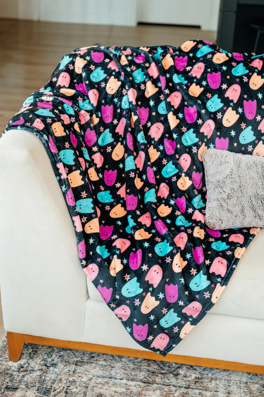 PREORDER: Halloween Fleece Blanket with Neon Ghost Print - Cozy Throw for Fall Decor, Movie Nights & Spooky Parties