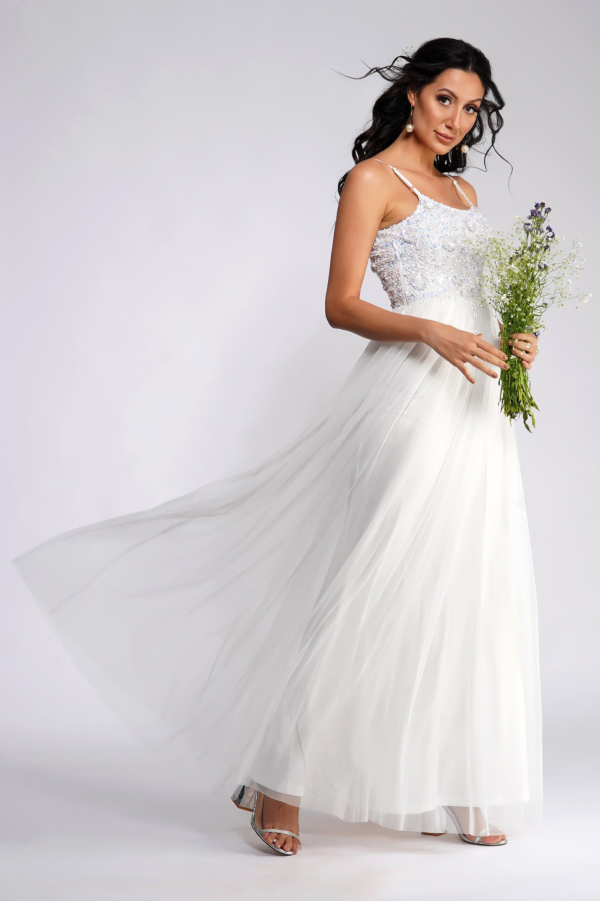 Elegant Riri Tulle Wedding Dress - A-Line Bridal Gown with Lace Appliques for Church, Beach & Garden Ceremonies