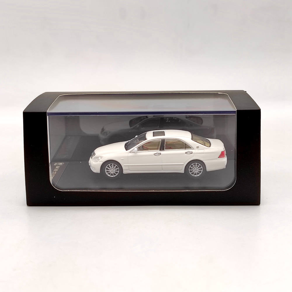 1:64 Toyota Crown 12th Diecast Model Car - Collectible Toy Vehicle in Black & White - Perfect for Display, Gifts, and Diecast Car Collections