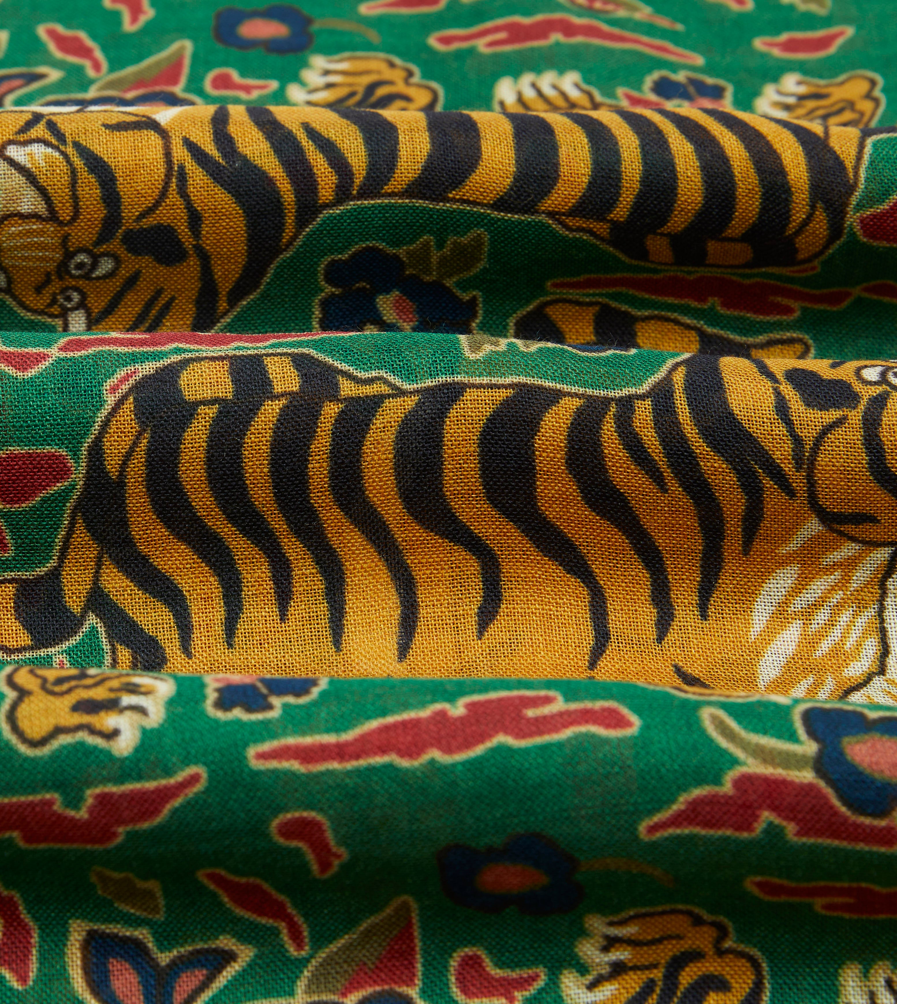Luxury Green Jumbo Tiger Print Wool Silk Scarf - Soft Winter Fashion Accessory for Women, Perfect for Cold Weather, Office, and Evening Outfits