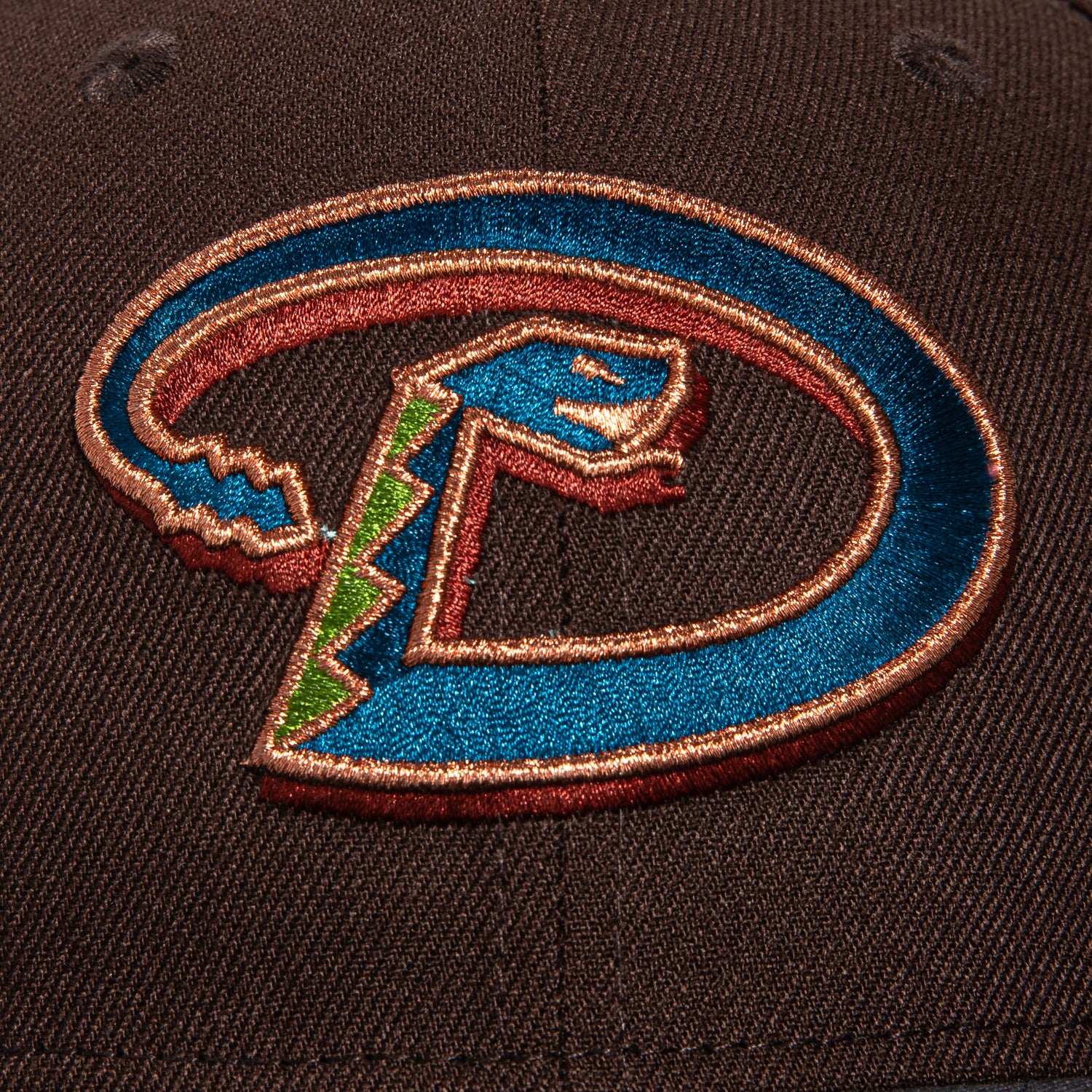 New Era 59Fifty Arizona Diamondbacks 2001 World Series Patch Snapback Hat - Brown & Graphite Color - Perfect for Baseball Games, Fan Collections & Streetwear Fashion
