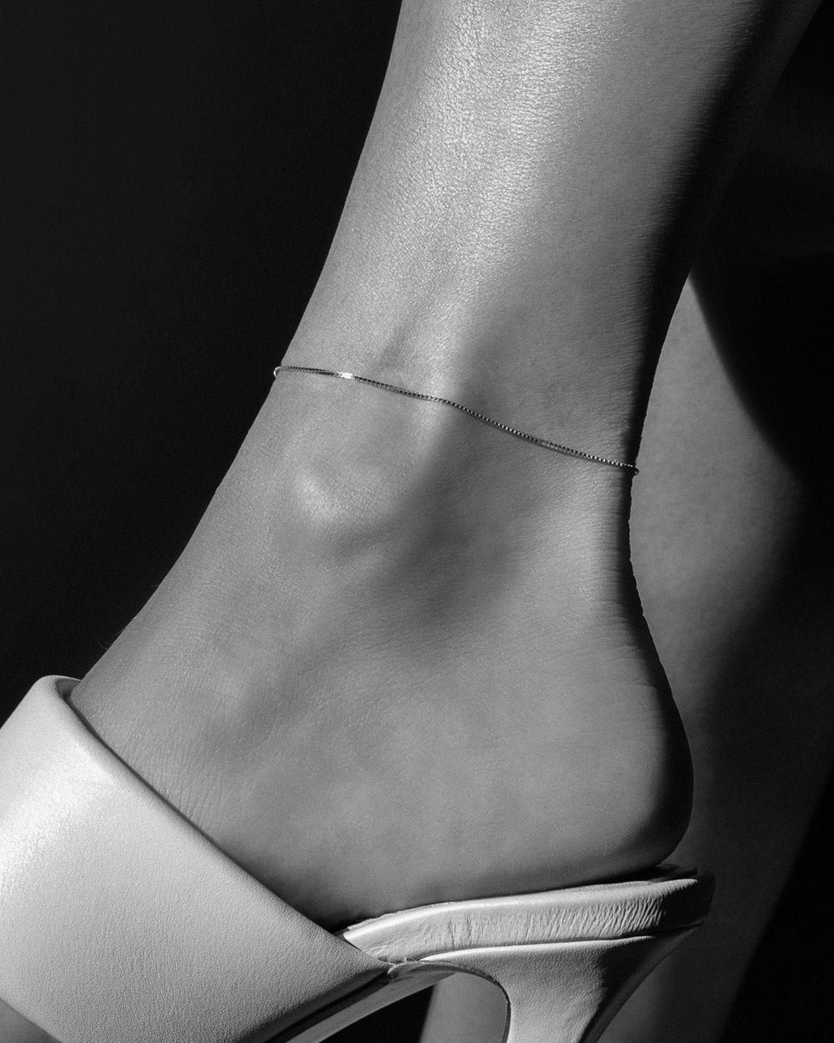 Elegant Box Chain Anklet for Women - Dainty Gold & Silver Ankle Bracelet - Perfect for Beach, Summer & Everyday Wear