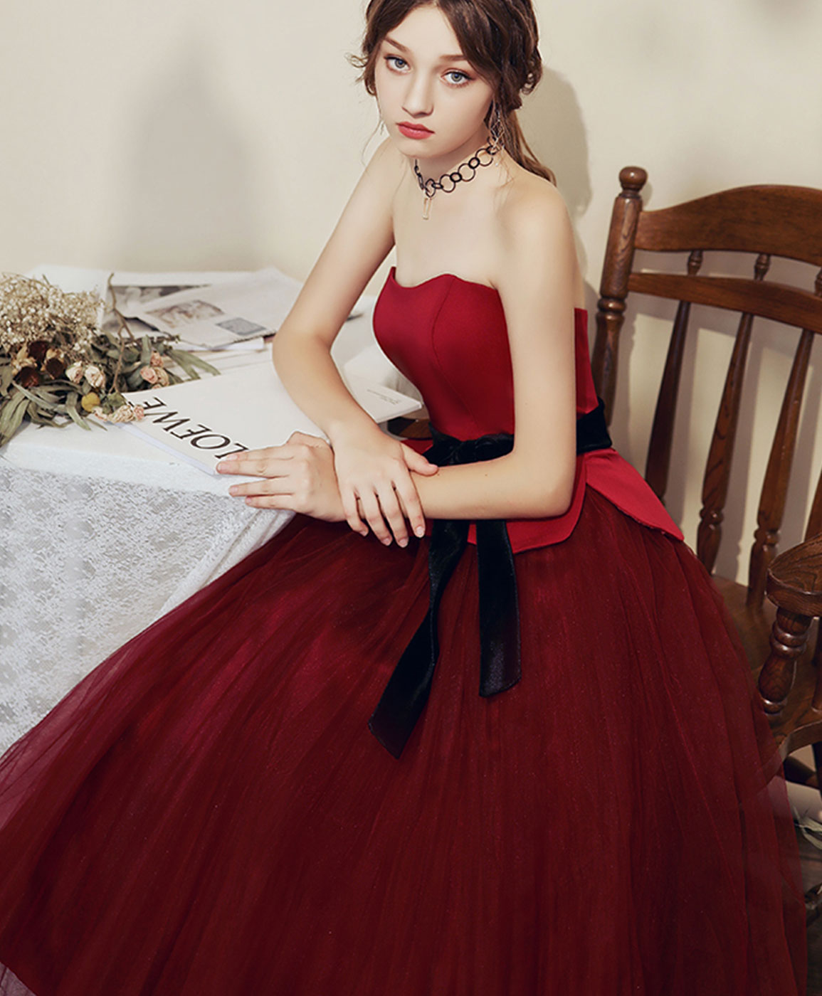 Elegant Burgundy Tulle Tea-Length Prom Dress for Bridesmaids - Perfect for Homecoming, Weddings & Formal Events