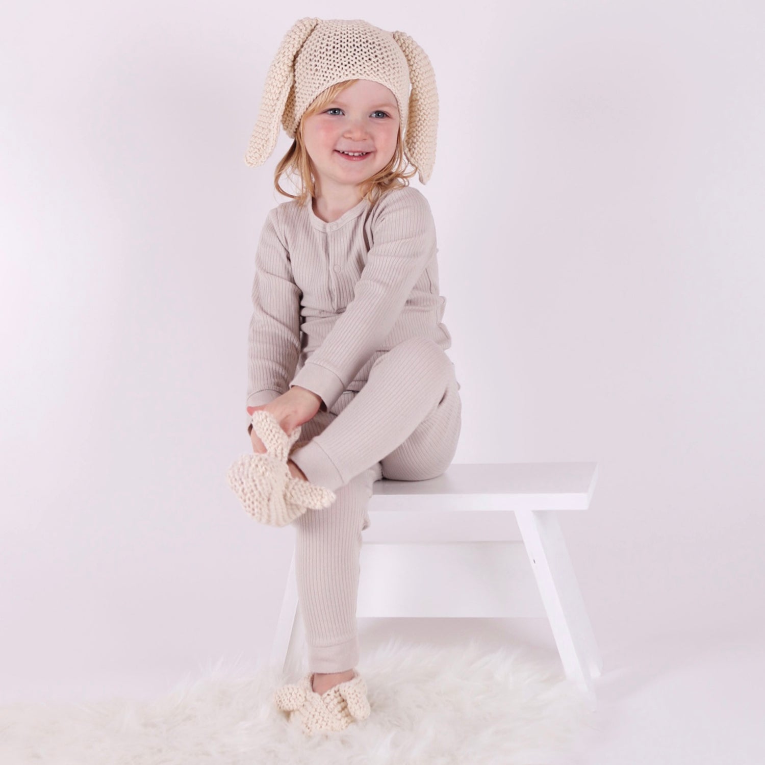 Adorable Bunny Ear Baby Slippers & Hat Knitting Kit - DIY Easter Gift Set for Newborns - Perfect for Easter Photos, Baby Showers & First Holiday Celebrations