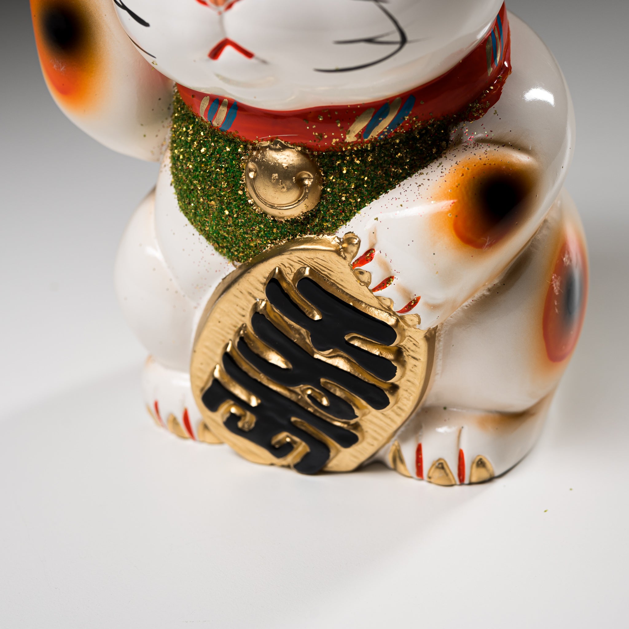 Tokoname Ware Lucky Cat Ornament - Right Hand Raised, 19cm Japanese Maneki Neko for Good Luck & Fortune - Perfect for Home Decor, Office Desk, Gift Giving & Japanese Culture Enthusiasts