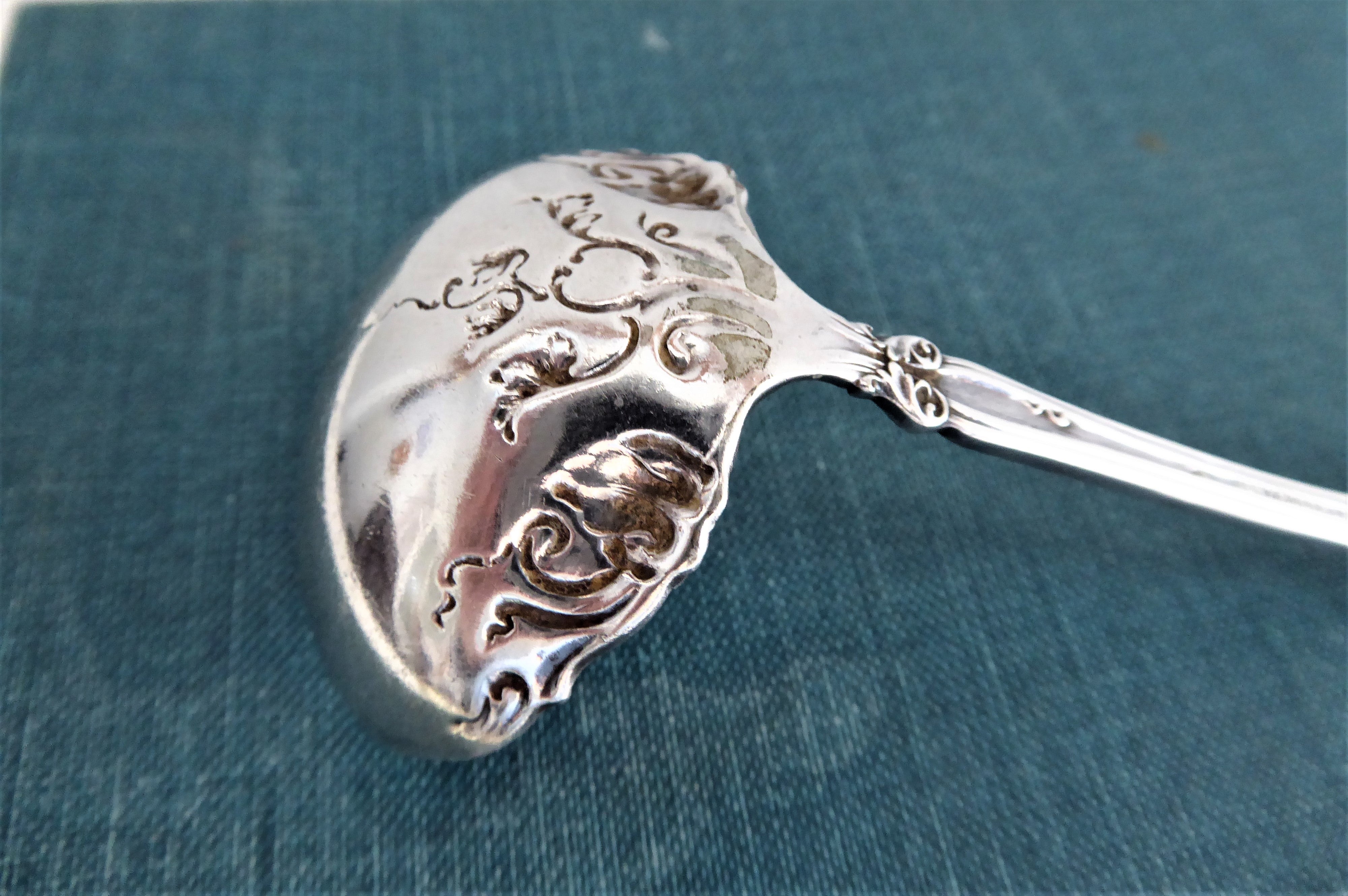 Vintage Rogers 1847 Grape Harvest Gravy Ladle - Silver Plated Serving Spoon from 1904 - Perfect for Thanksgiving Dinner & Antique Tableware Collection